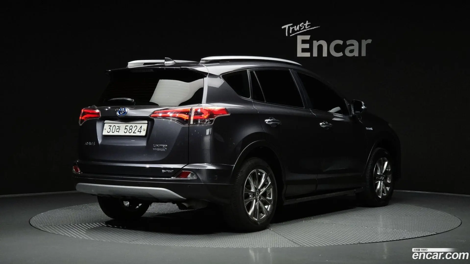 Main__Slider__Photo:RAV4 Toyota 2018.10-1