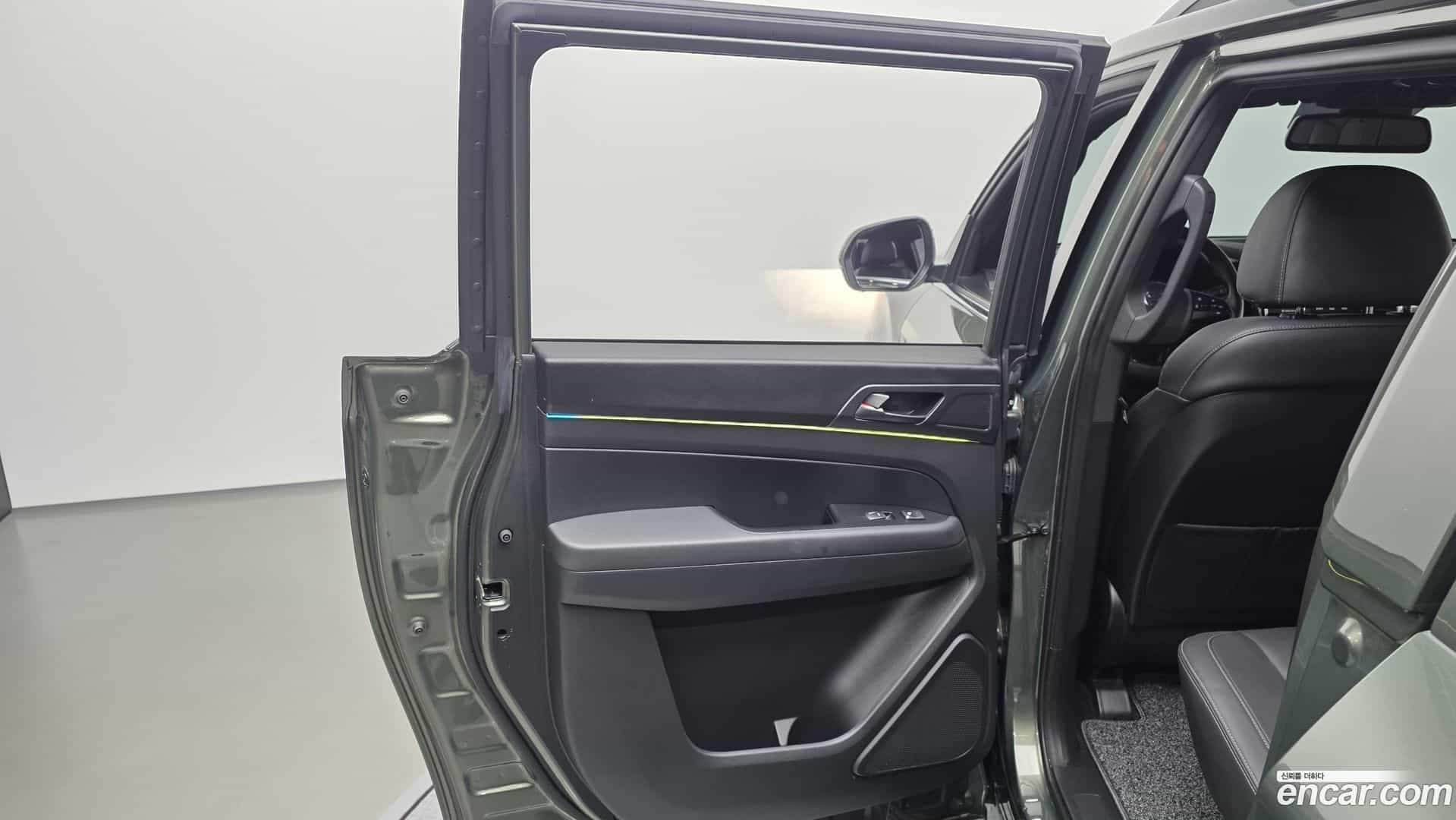 Rexton KG Mobility 2022.2-INNER-035