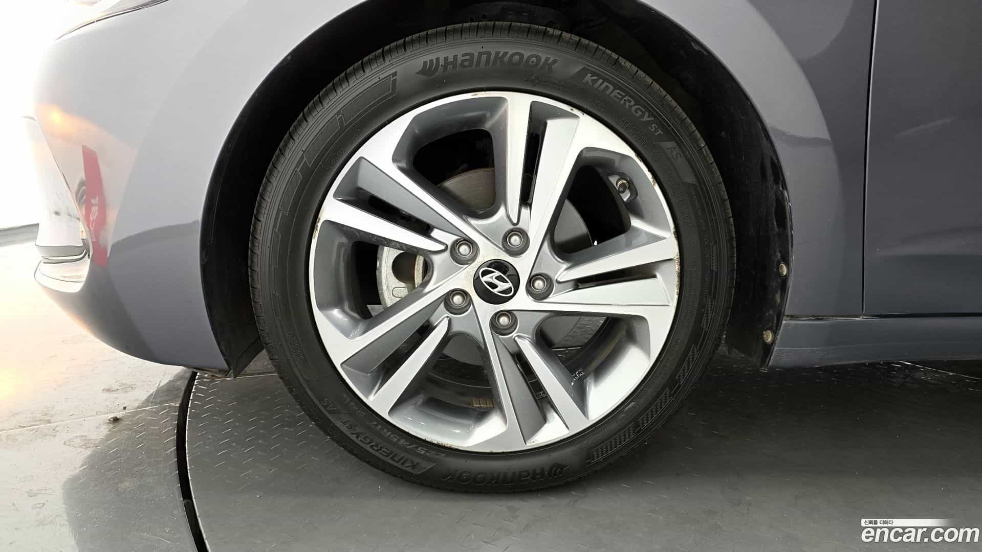 AVANTE Hyundai 2018.0-OUTER-005