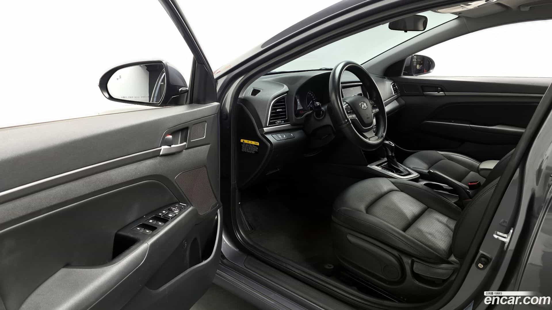 AVANTE Hyundai 2018.0-INNER-010