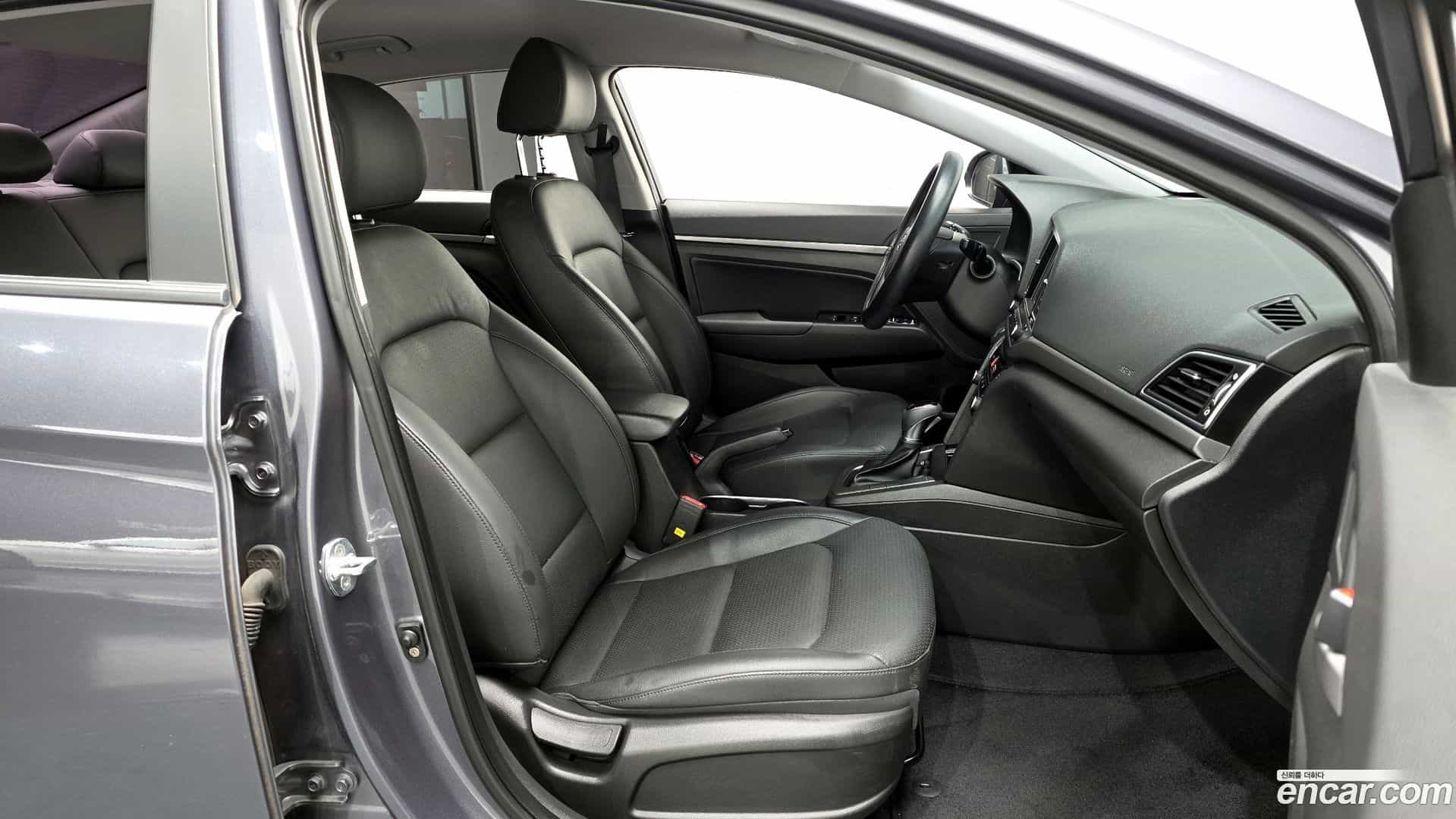AVANTE Hyundai 2018.0-OPTION-015