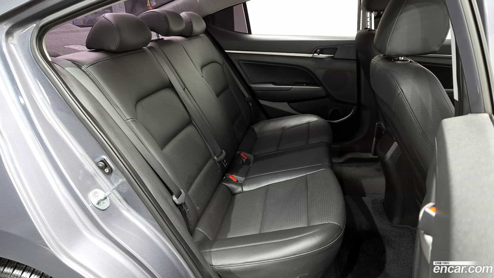 AVANTE Hyundai 2018.0-OPTION-016