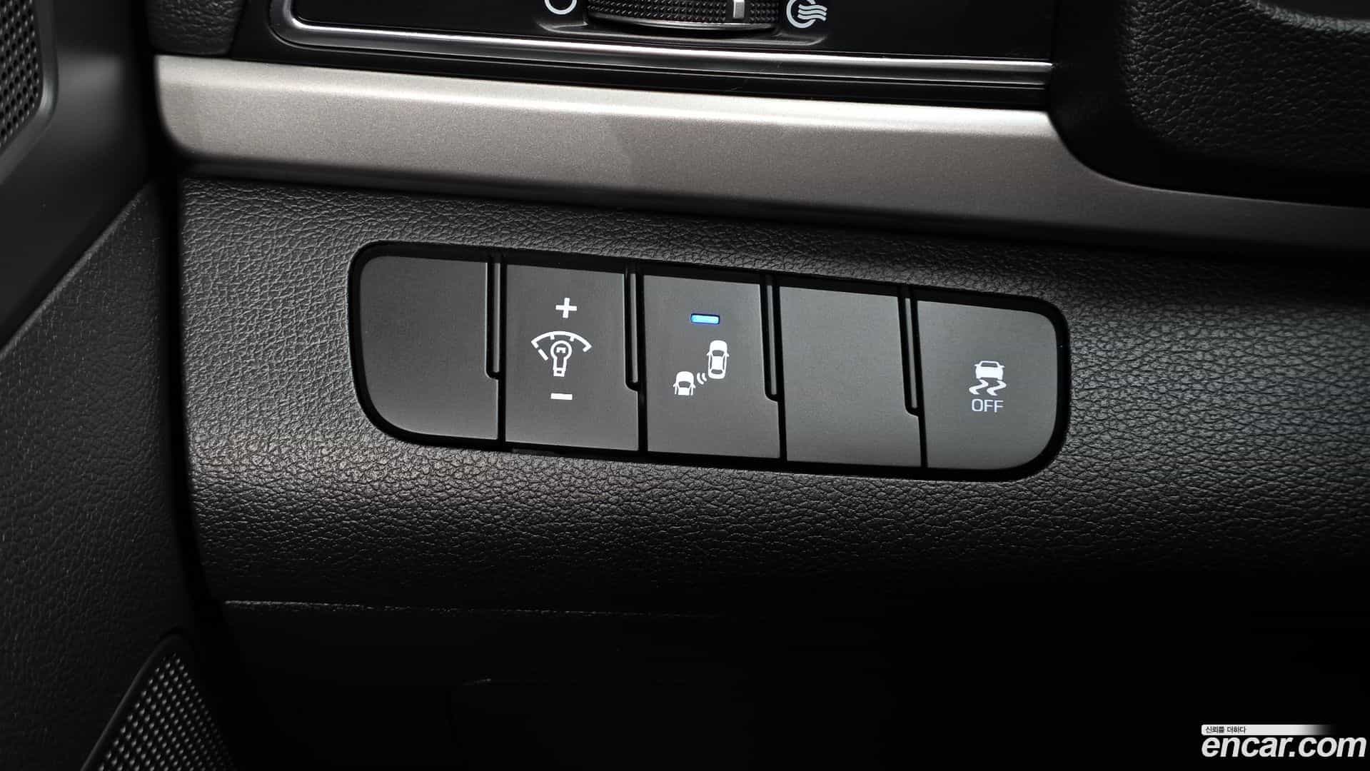 AVANTE Hyundai 2018.0-OPTION-021