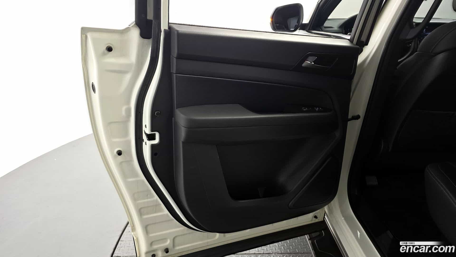 Rexton KG Mobility 2020.4-INNER-035