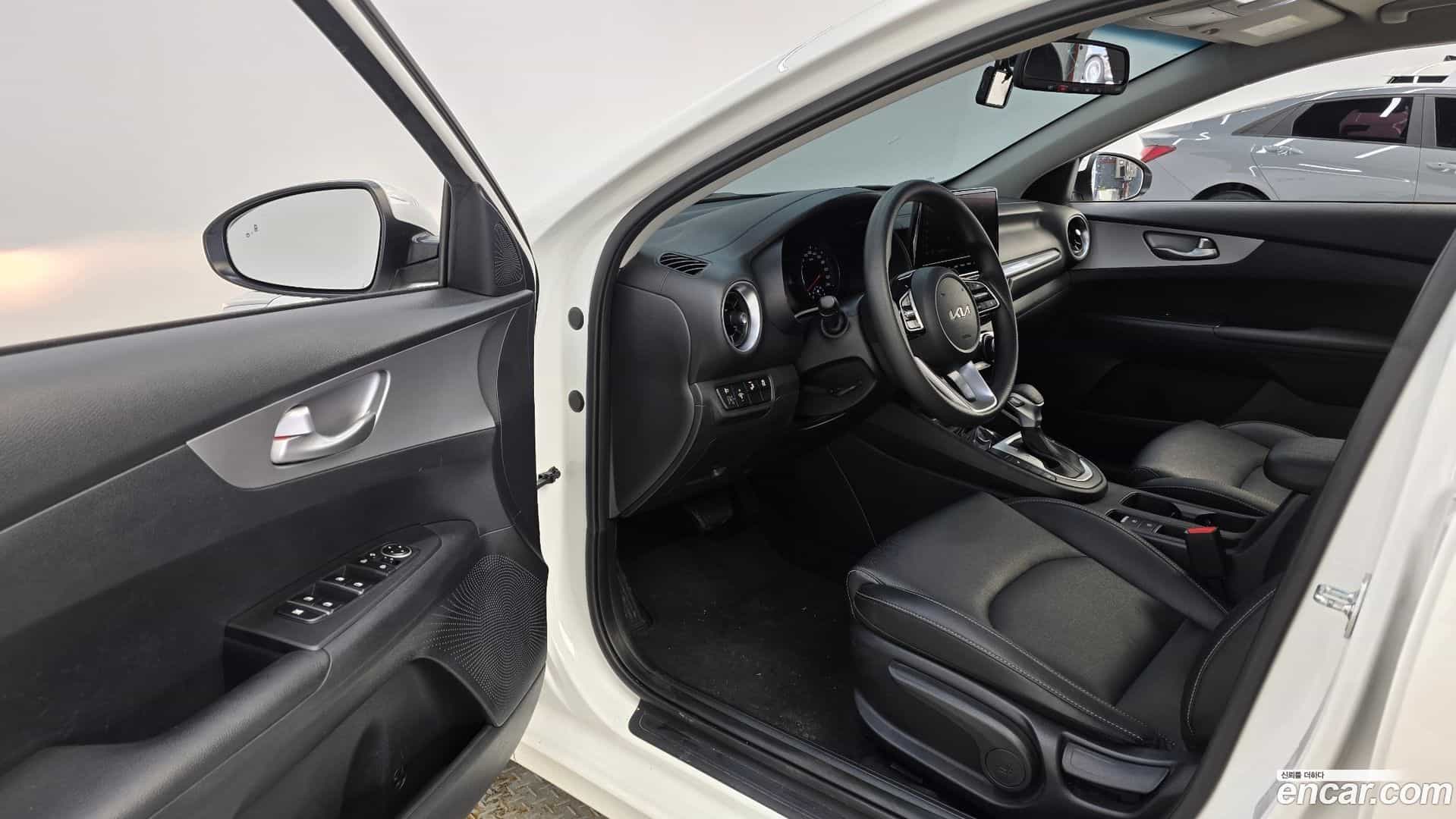K3 Kia 2023.10-INNER-010