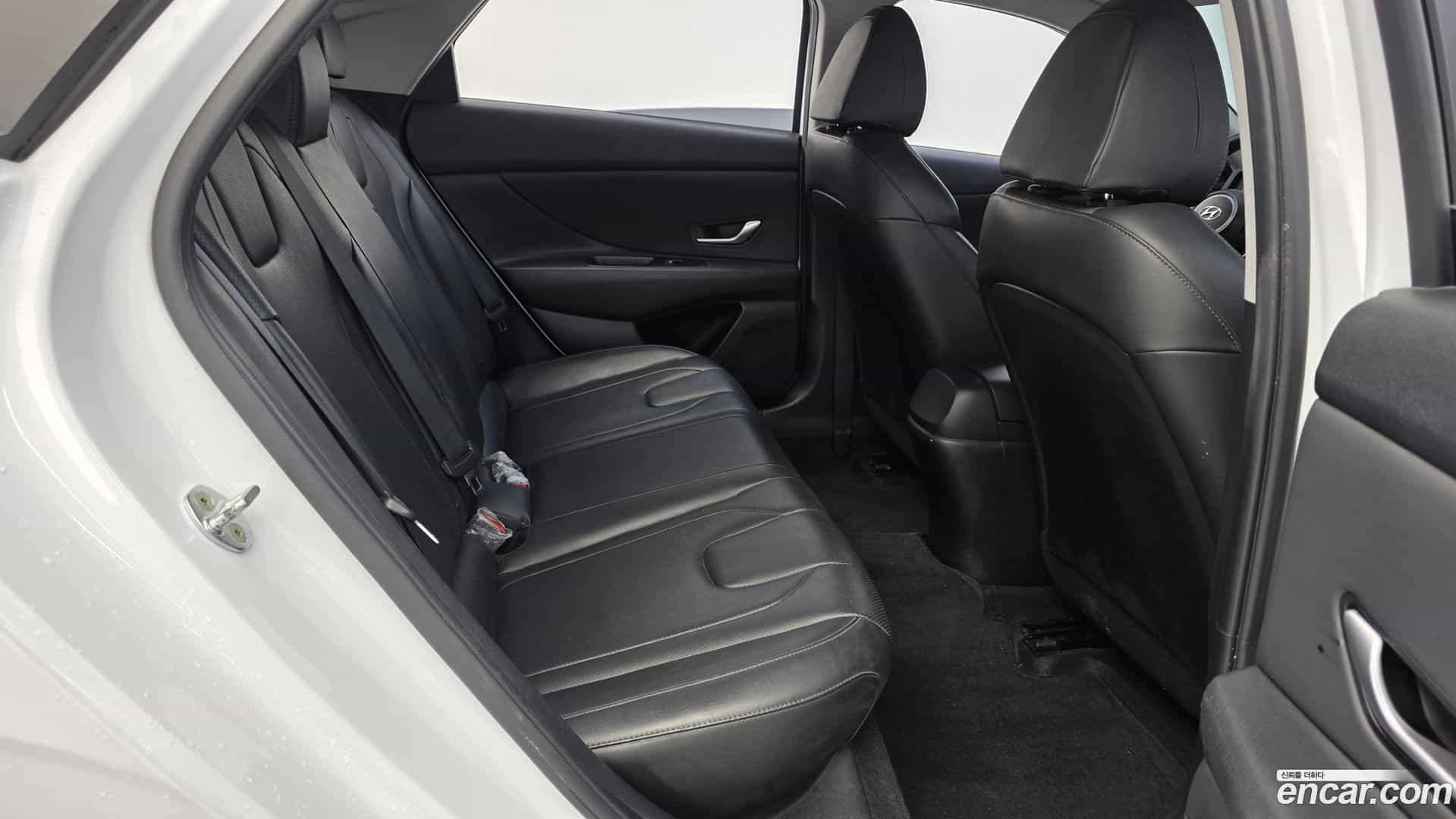 AVANTE Hyundai 2022.9-OPTION-015