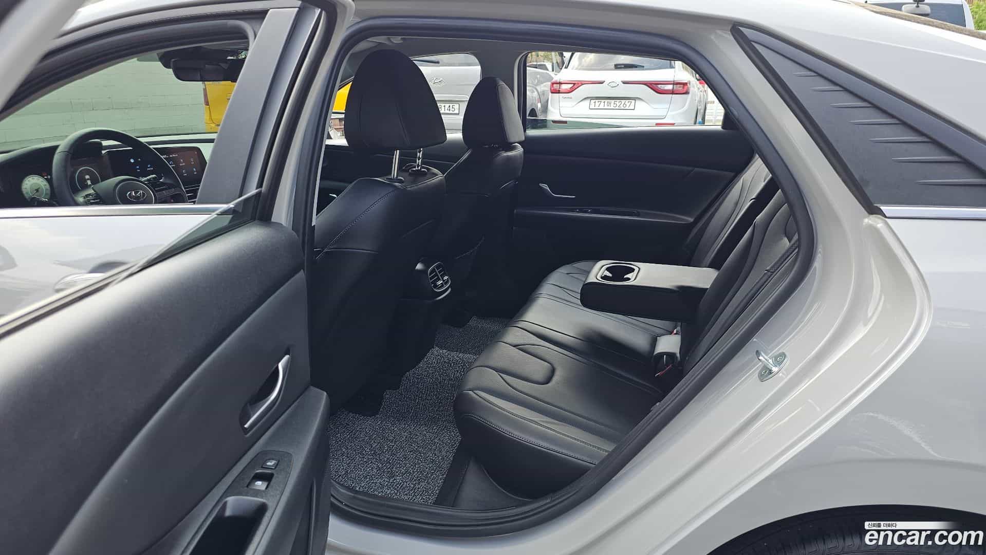 AVANTE Hyundai 2021.3-OPTION-016