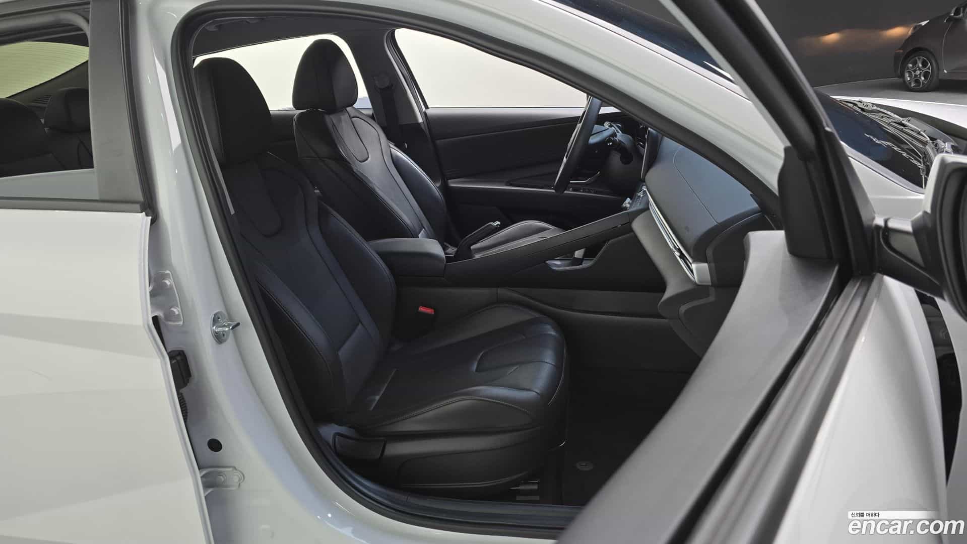 AVANTE Hyundai 2023.4-OPTION-015