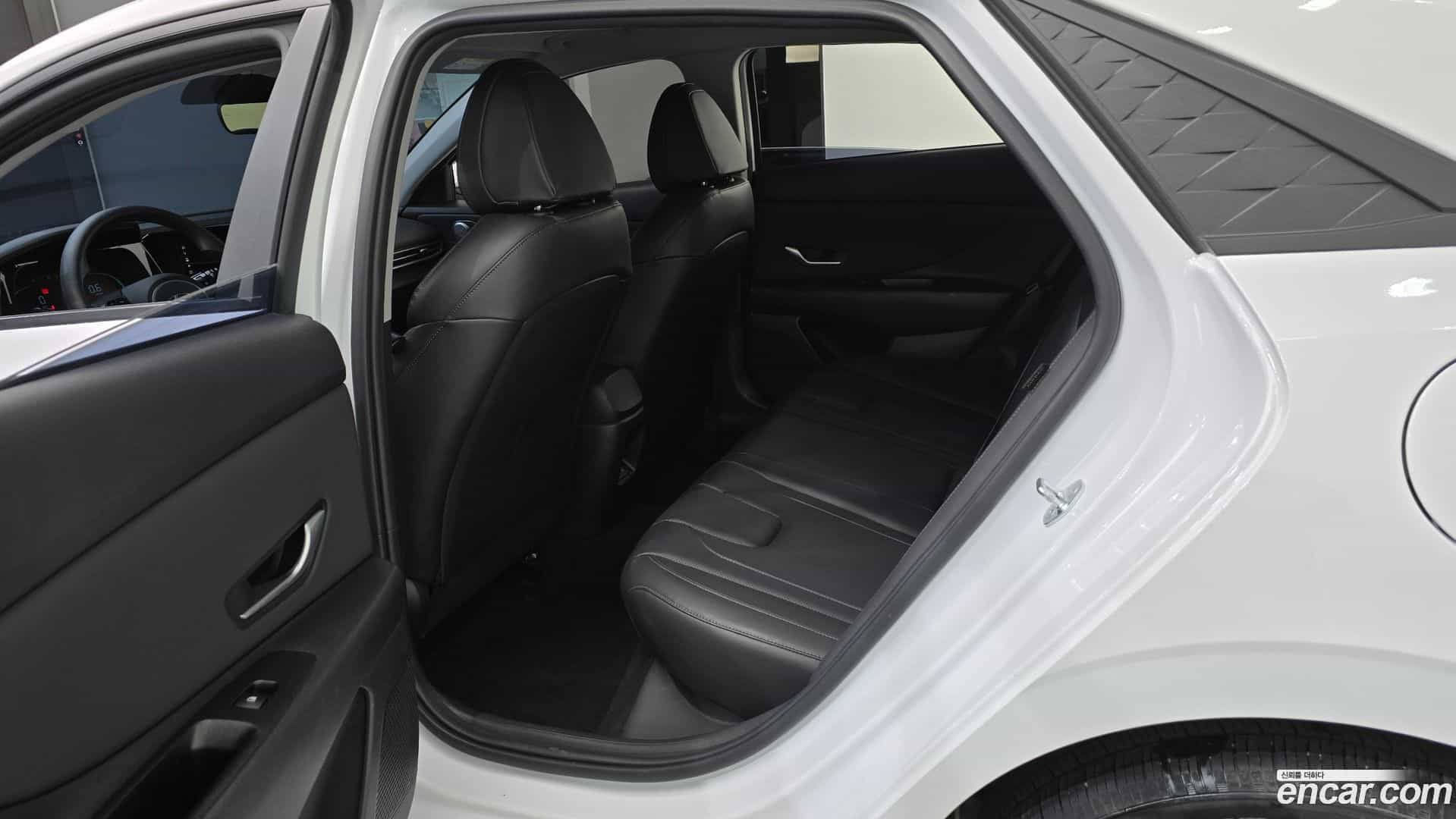 AVANTE Hyundai 2023.4-INNER-036
