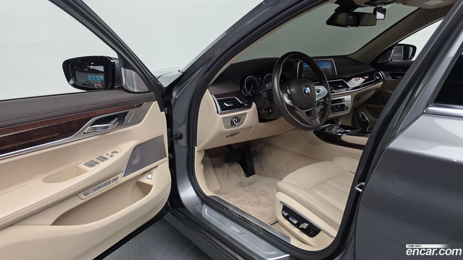 7-Series BMW 2016.8-INNER-010