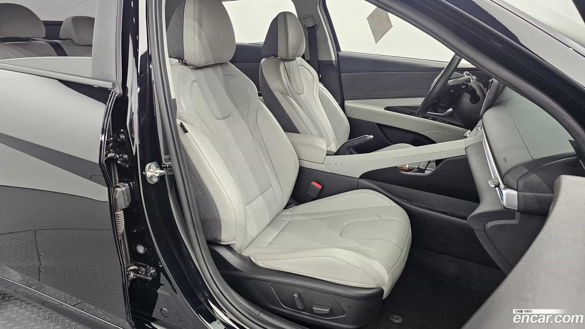 AVANTE Hyundai 2022.4-OPTION-016