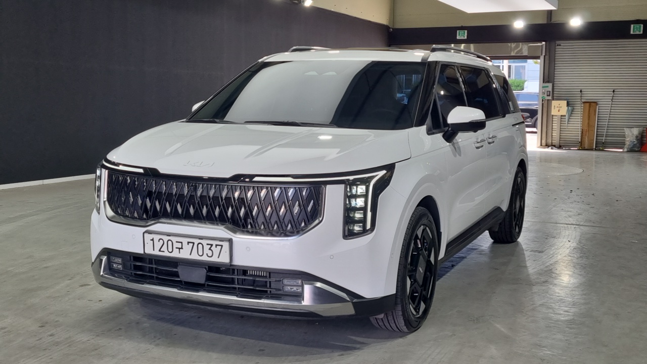 Main__Slider__Photo:Canival Kia 2024.9-0