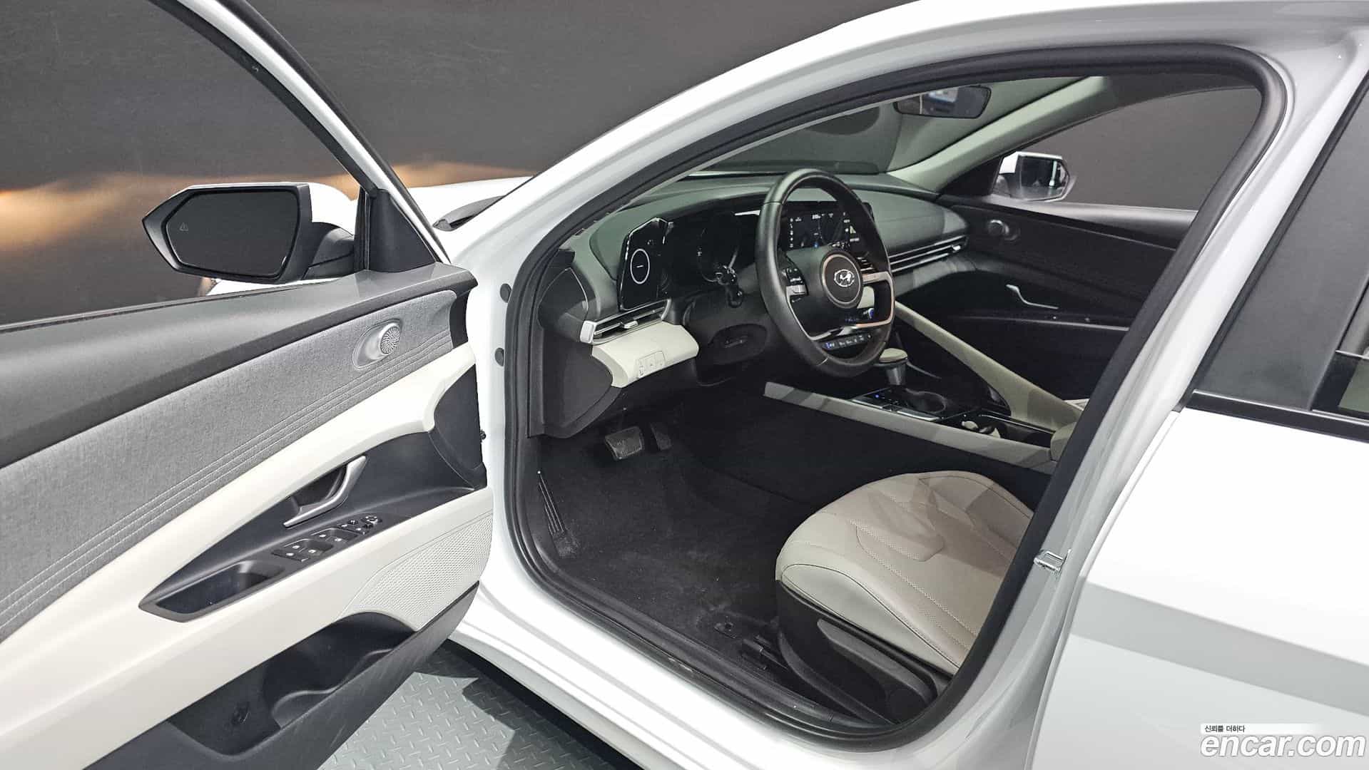 AVANTE Hyundai 2022.5-INNER-010