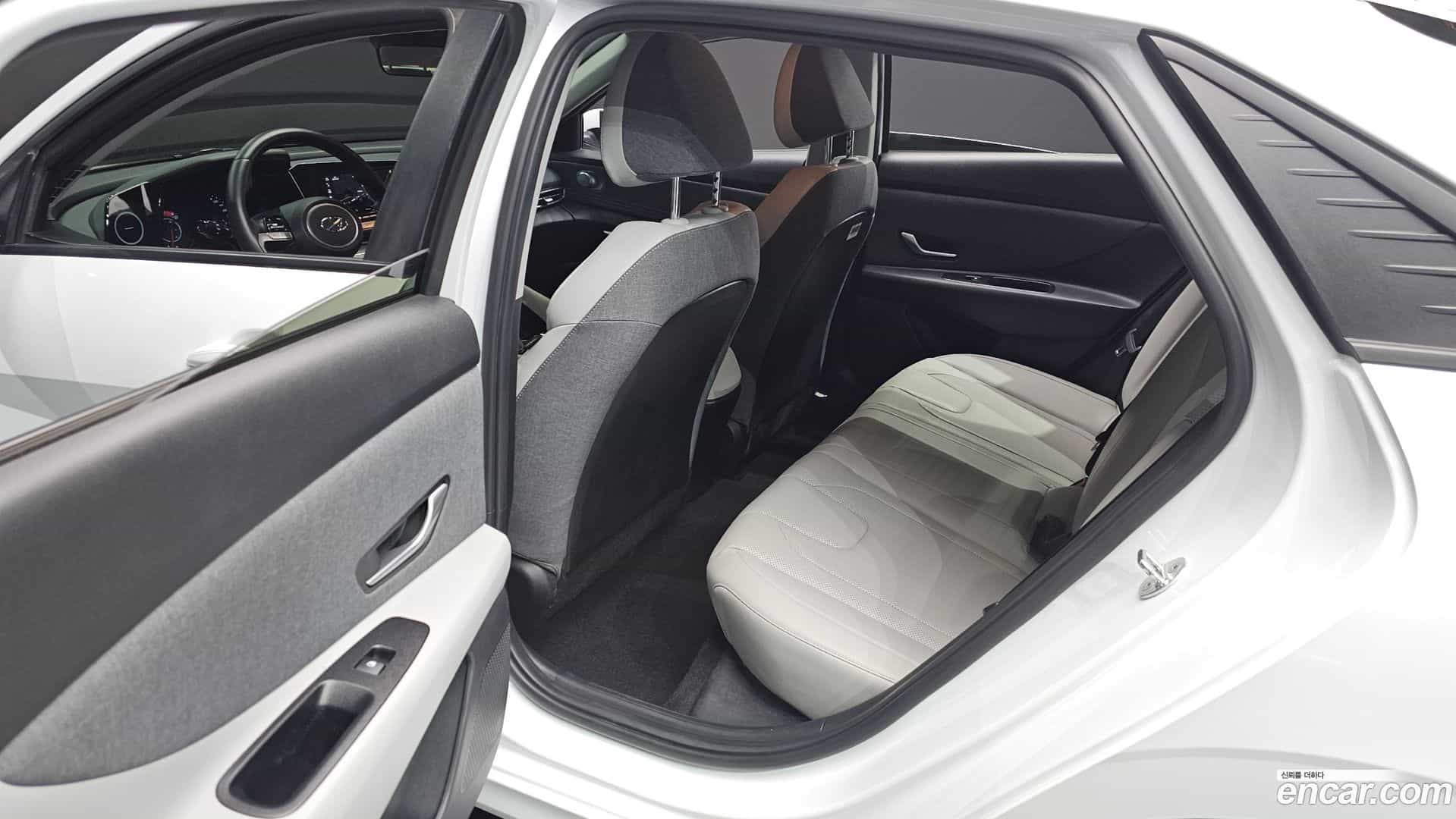 AVANTE Hyundai 2022.5-OPTION-015
