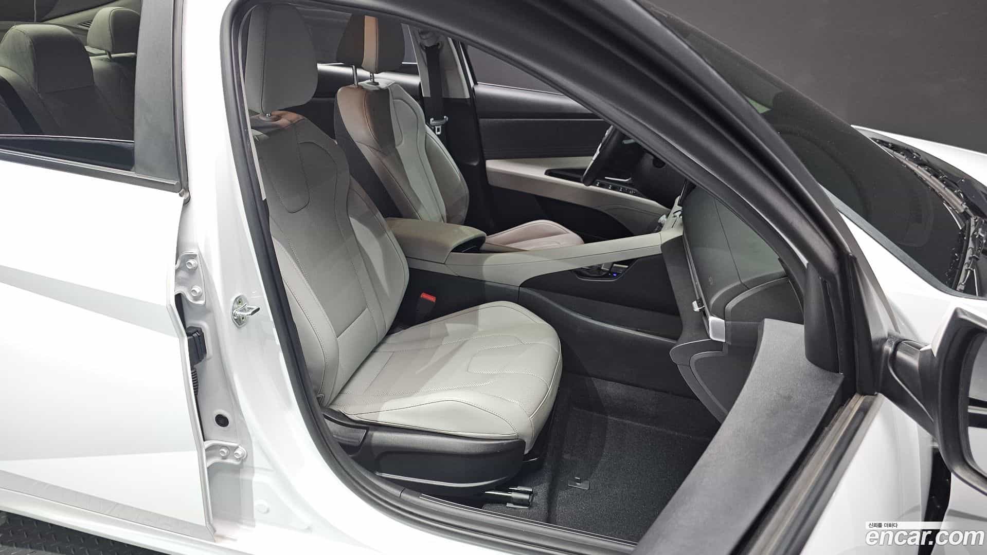 AVANTE Hyundai 2022.5-OPTION-016