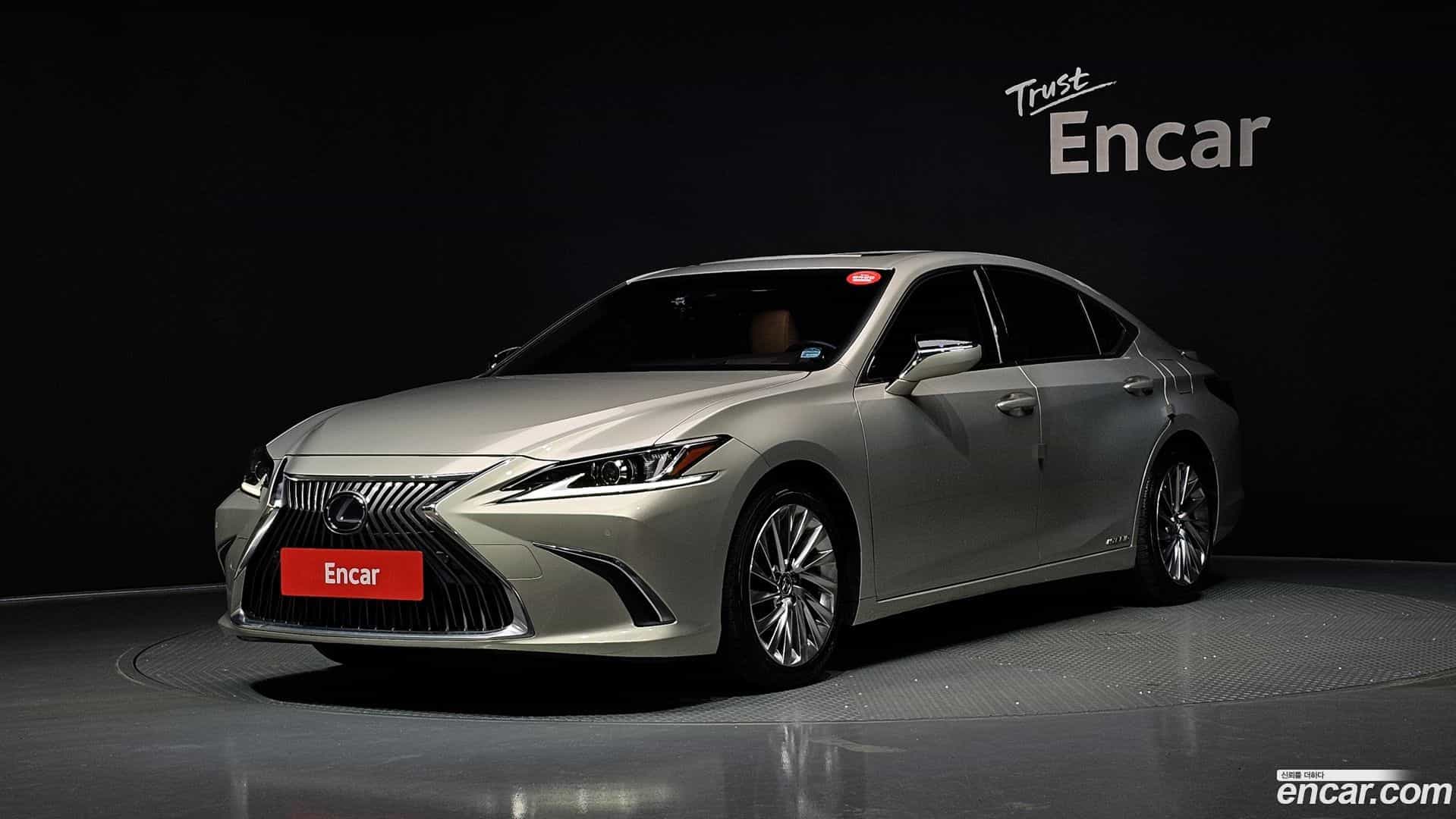ES Lexus 2018.11-OUTER-001