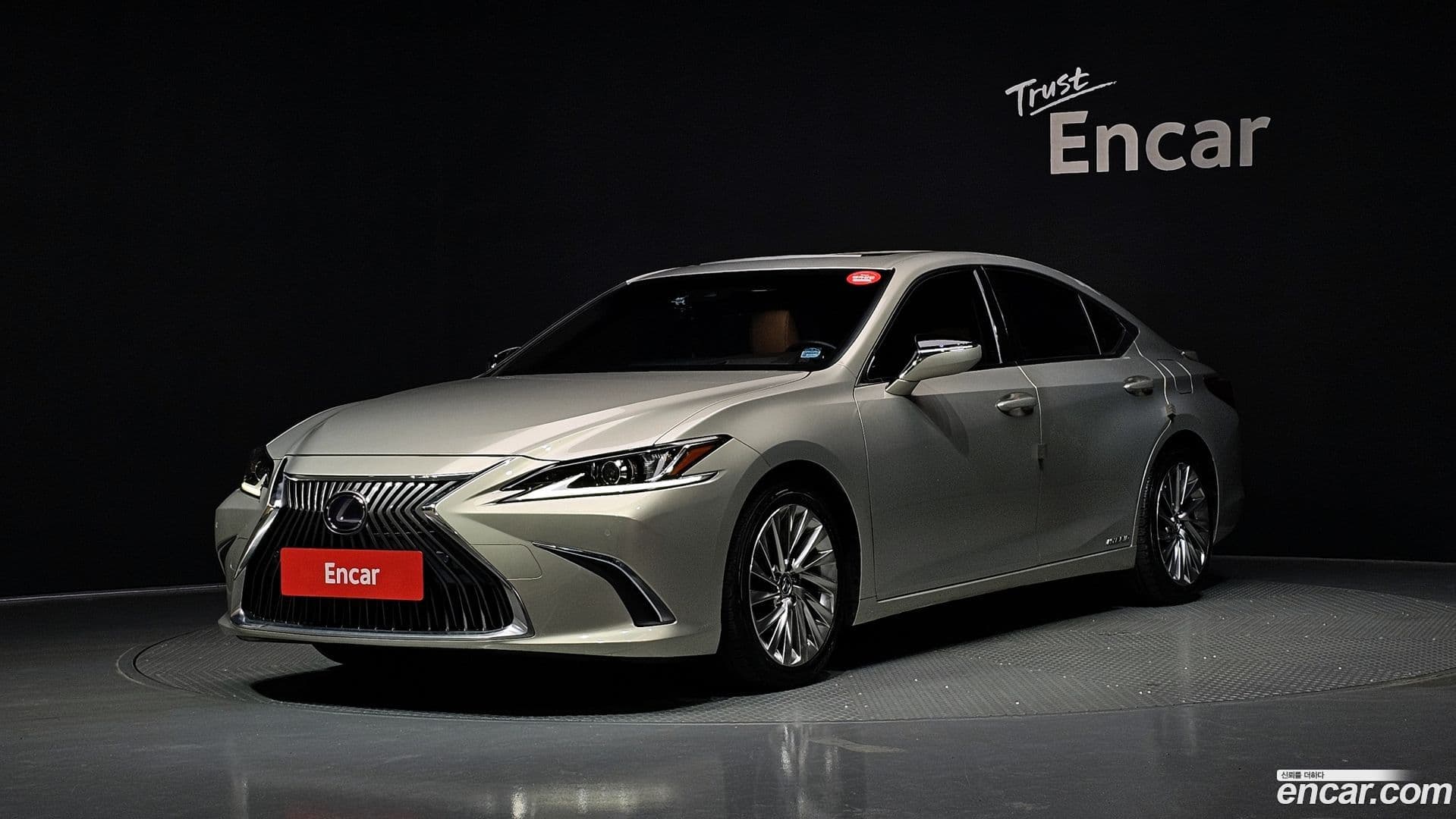 Main__Slider__Photo:ES Lexus 2018.11-0