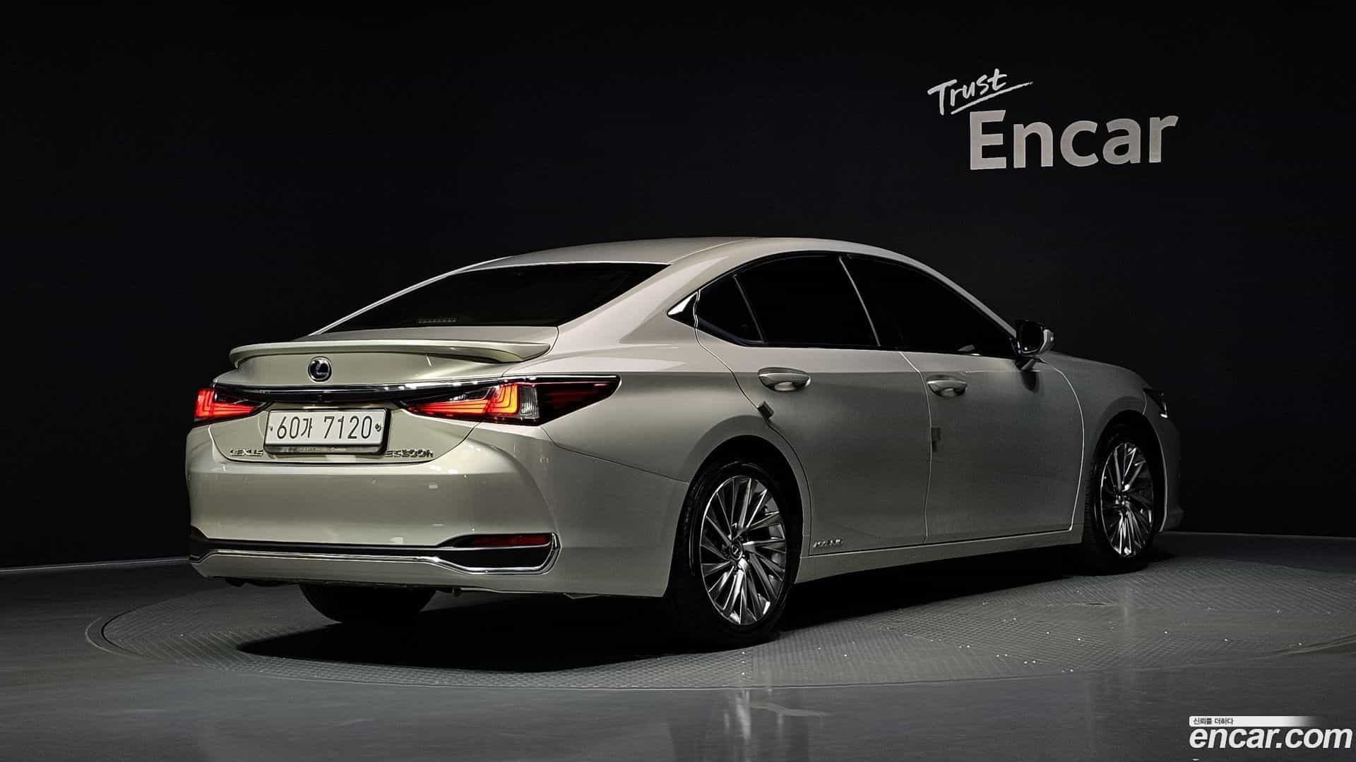 ES Lexus 2018.11-OUTER-002