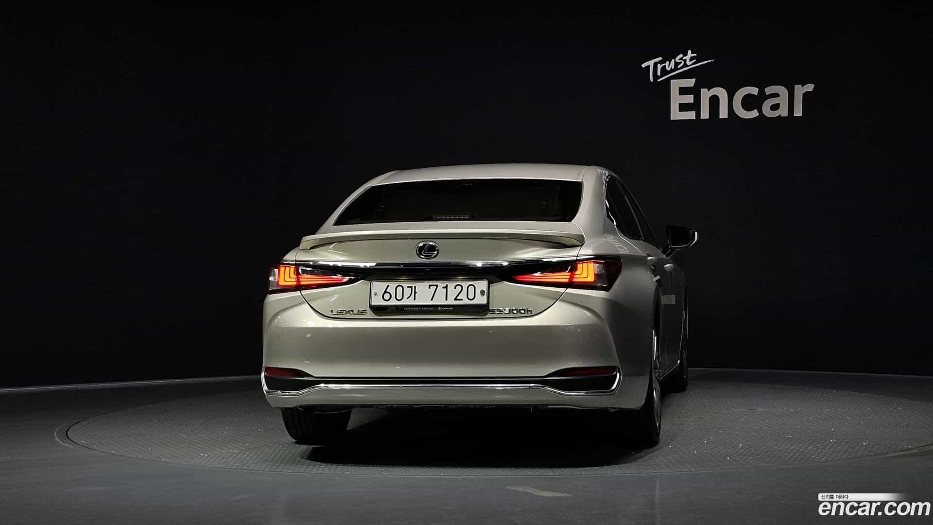 ES Lexus 2018.11-OUTER-004