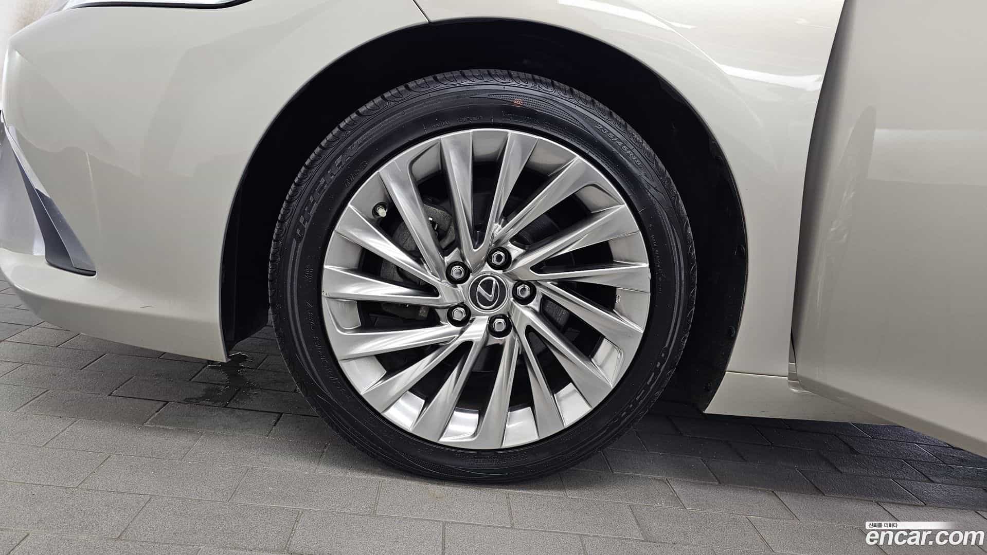 ES Lexus 2018.11-OUTER-005