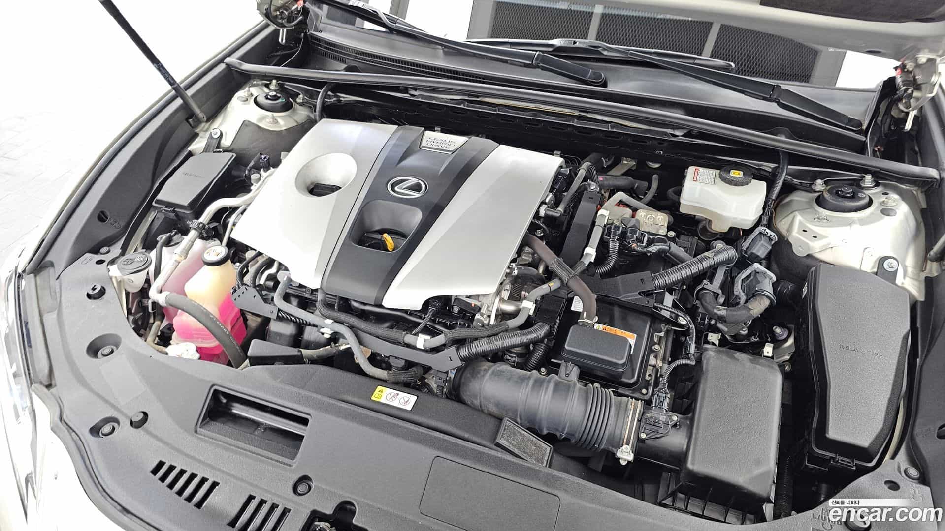 ES Lexus 2018.11-OUTER-006