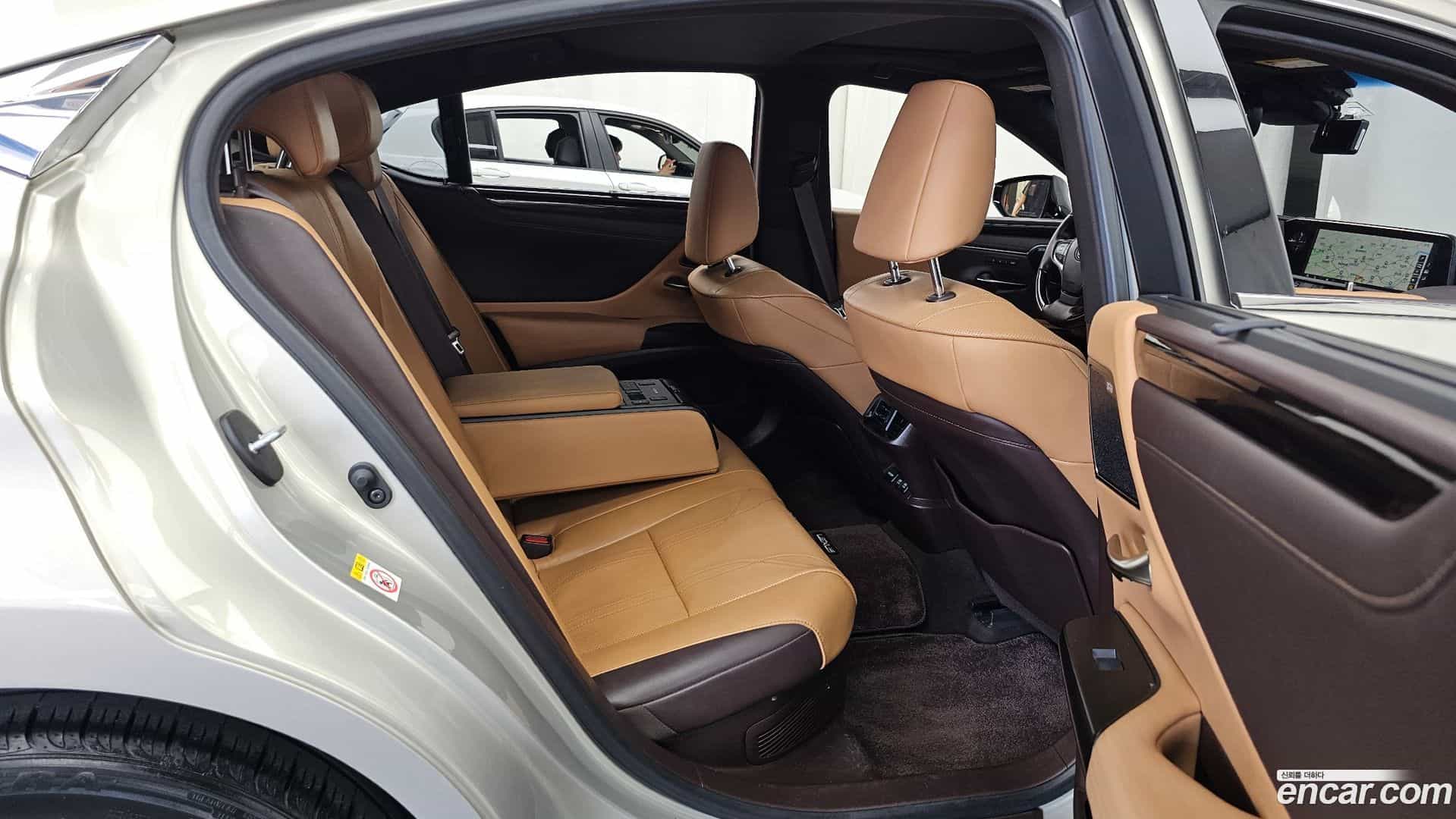 ES Lexus 2018.11-OPTION-016