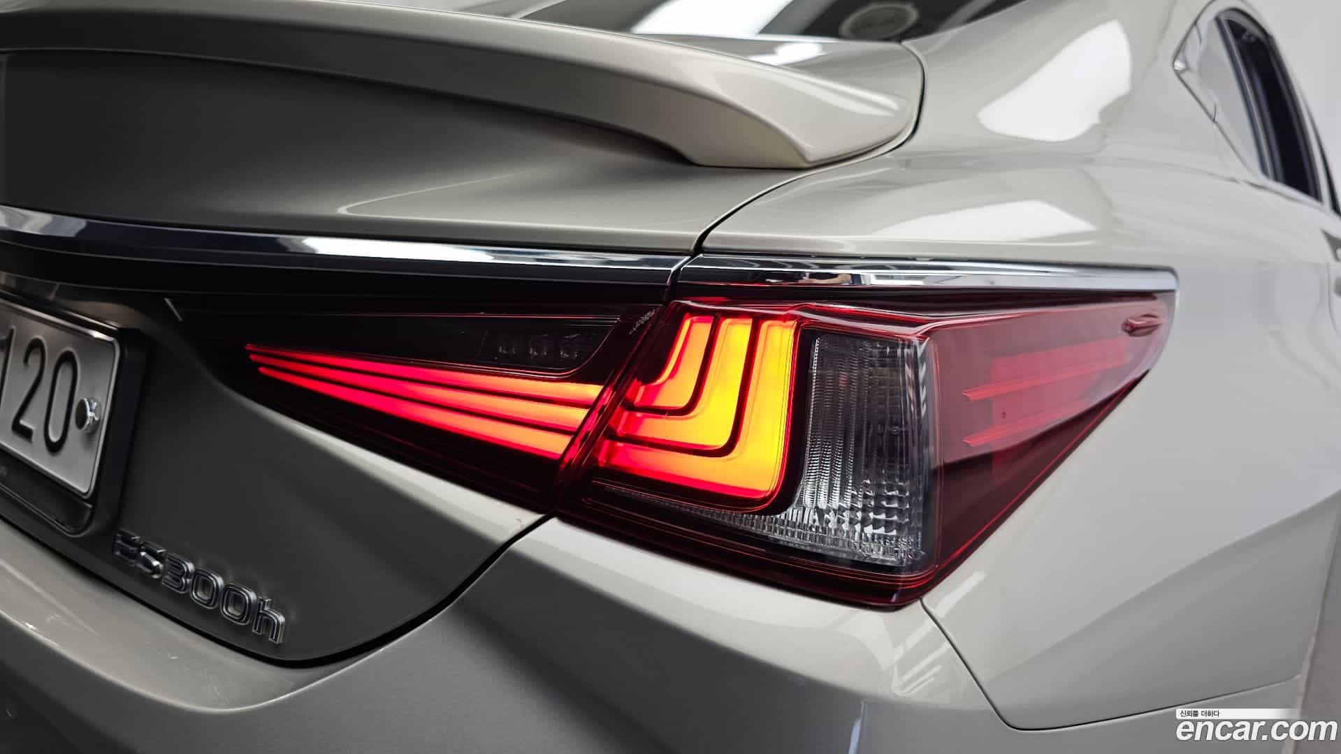 ES Lexus 2018.11-OUTER-033