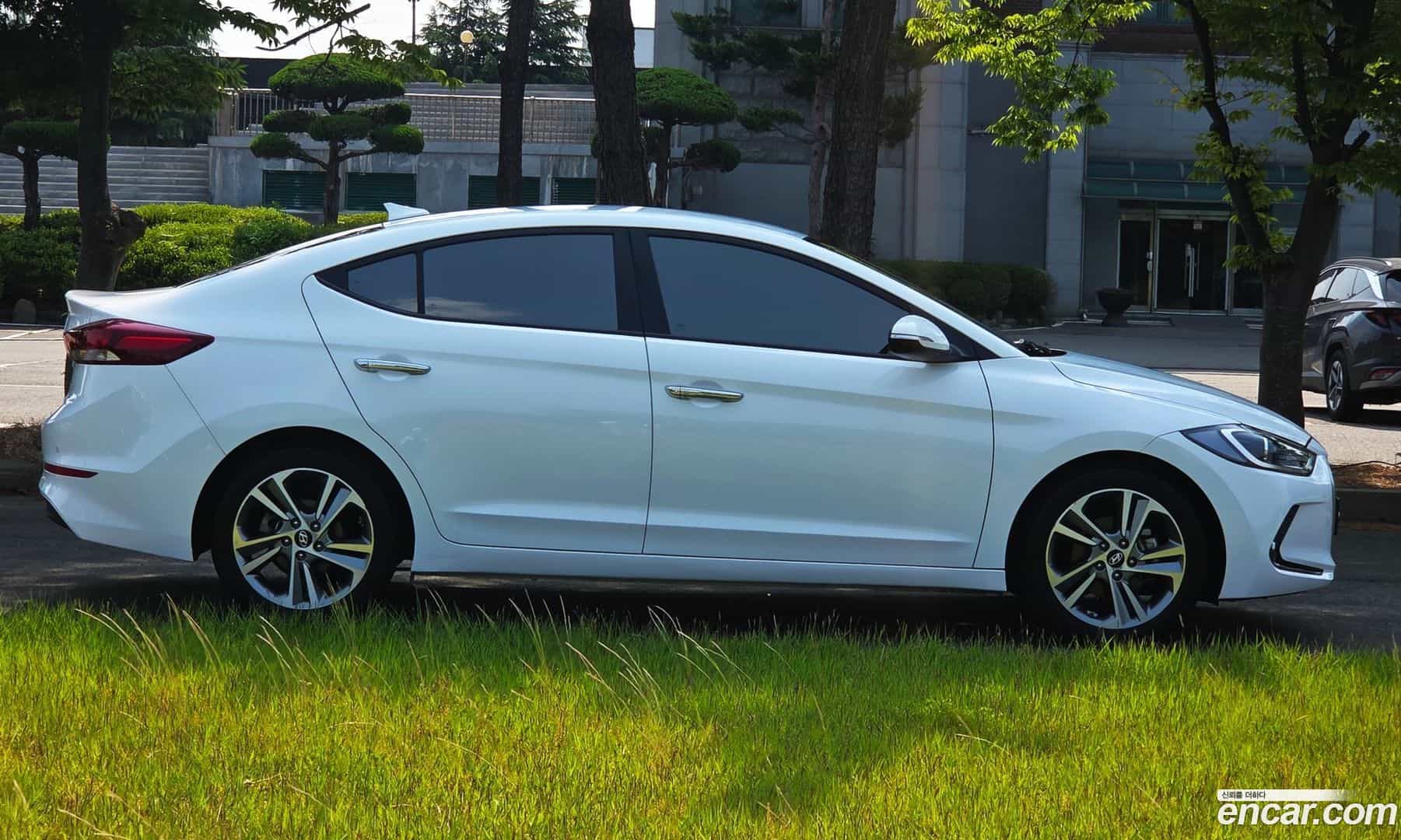 AVANTE Hyundai 2018.2-INNER-007
