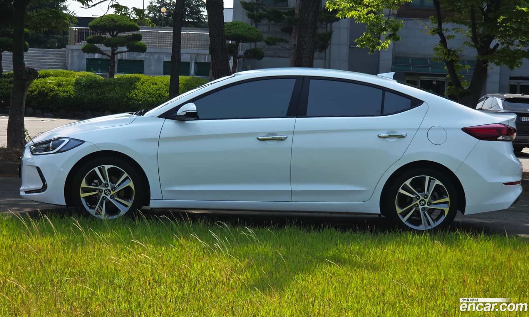 AVANTE Hyundai 2018.2-INNER-008