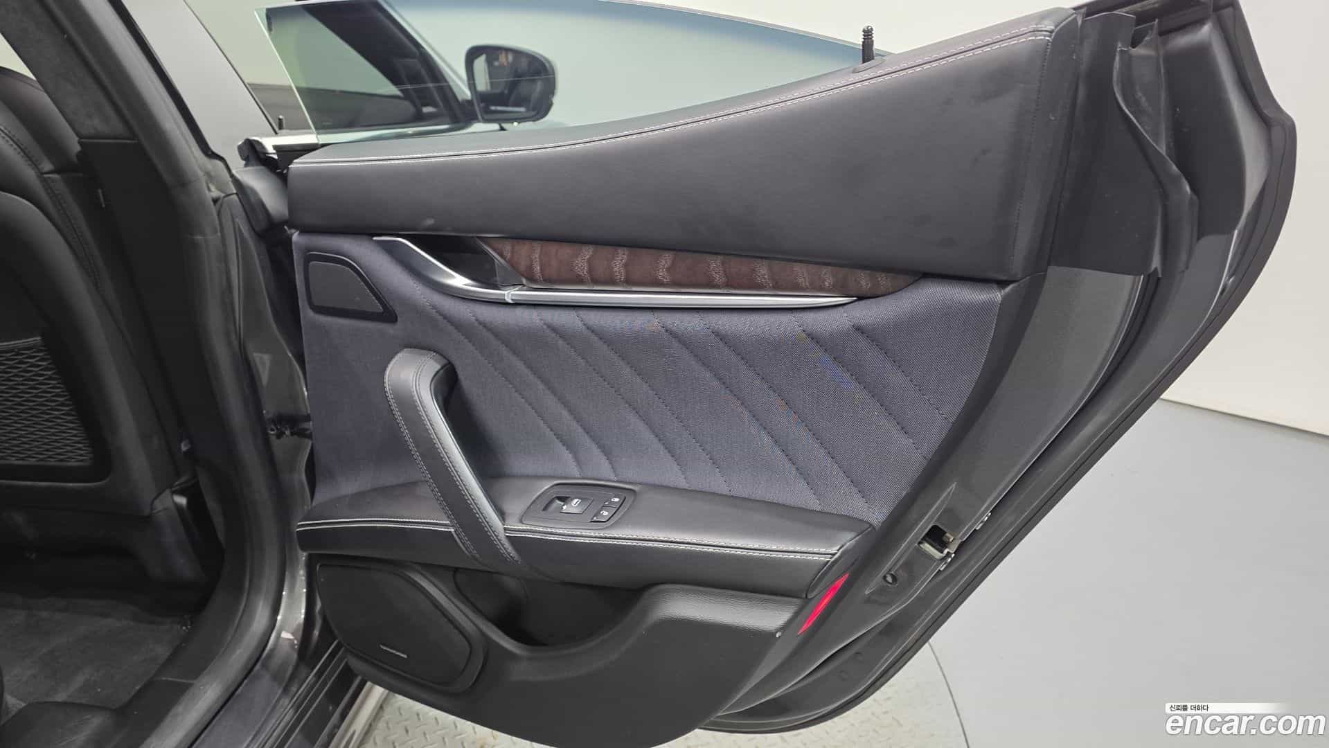 Ghibli Maserati 2020.11-INNER-035