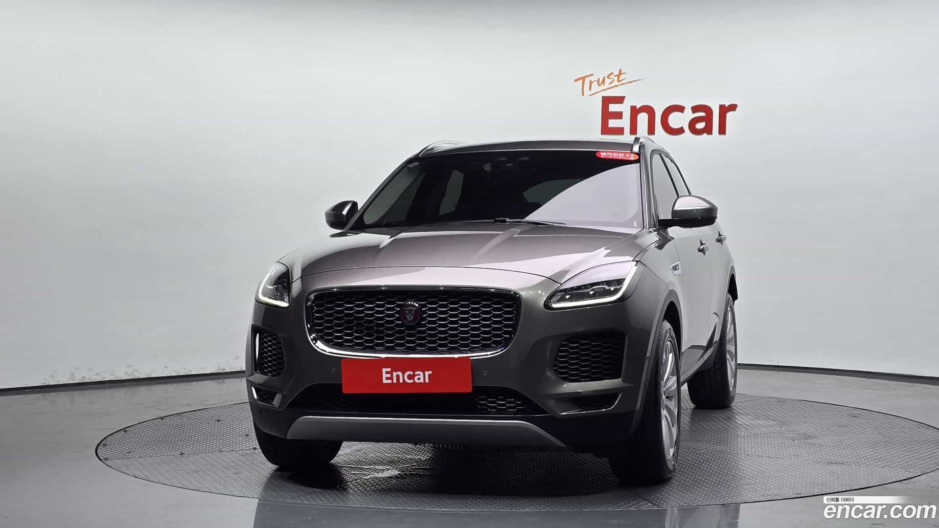 E-PACE Jaguar 2019.11-OUTER-003