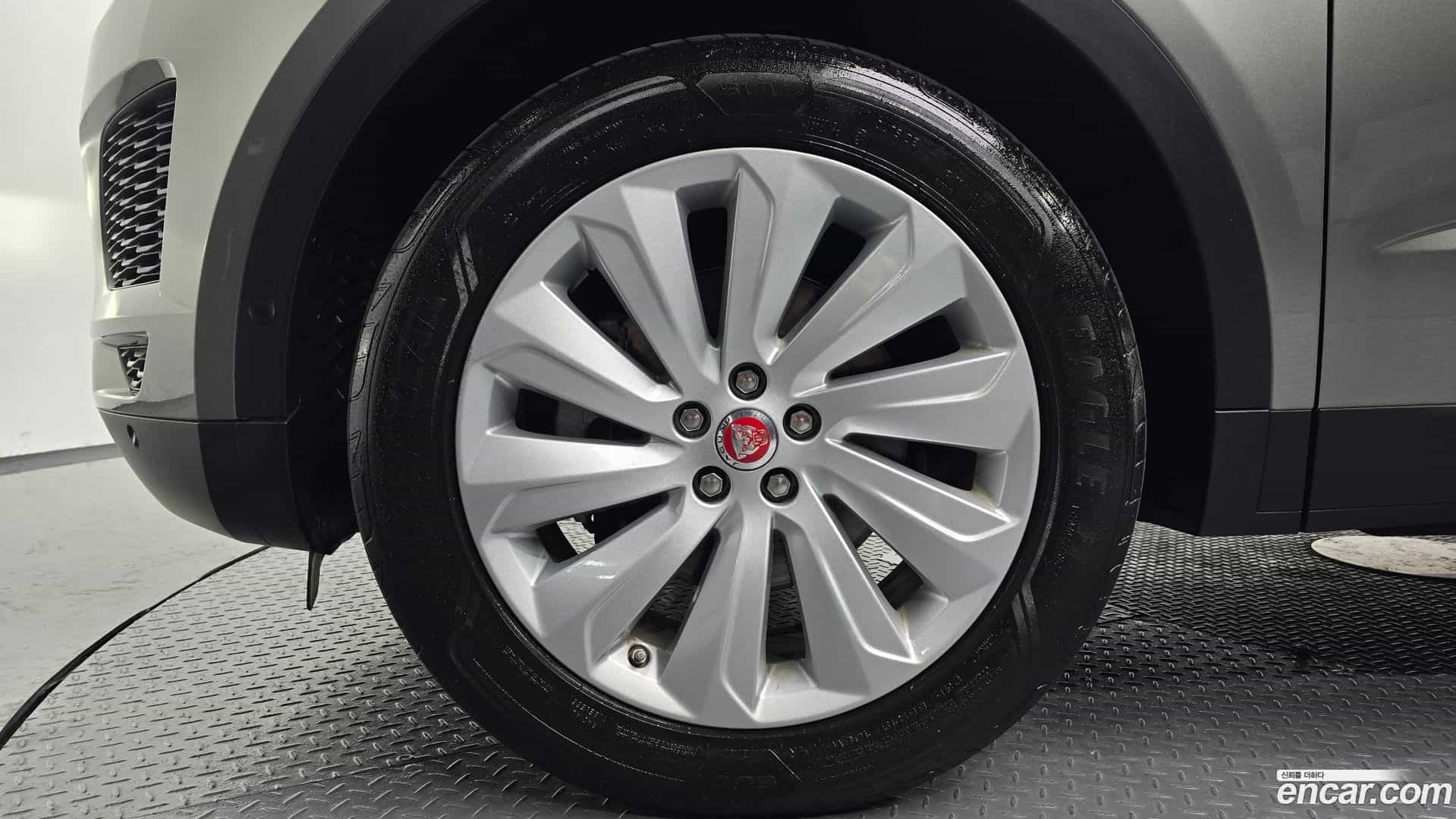 E-PACE Jaguar 2019.11-OUTER-005