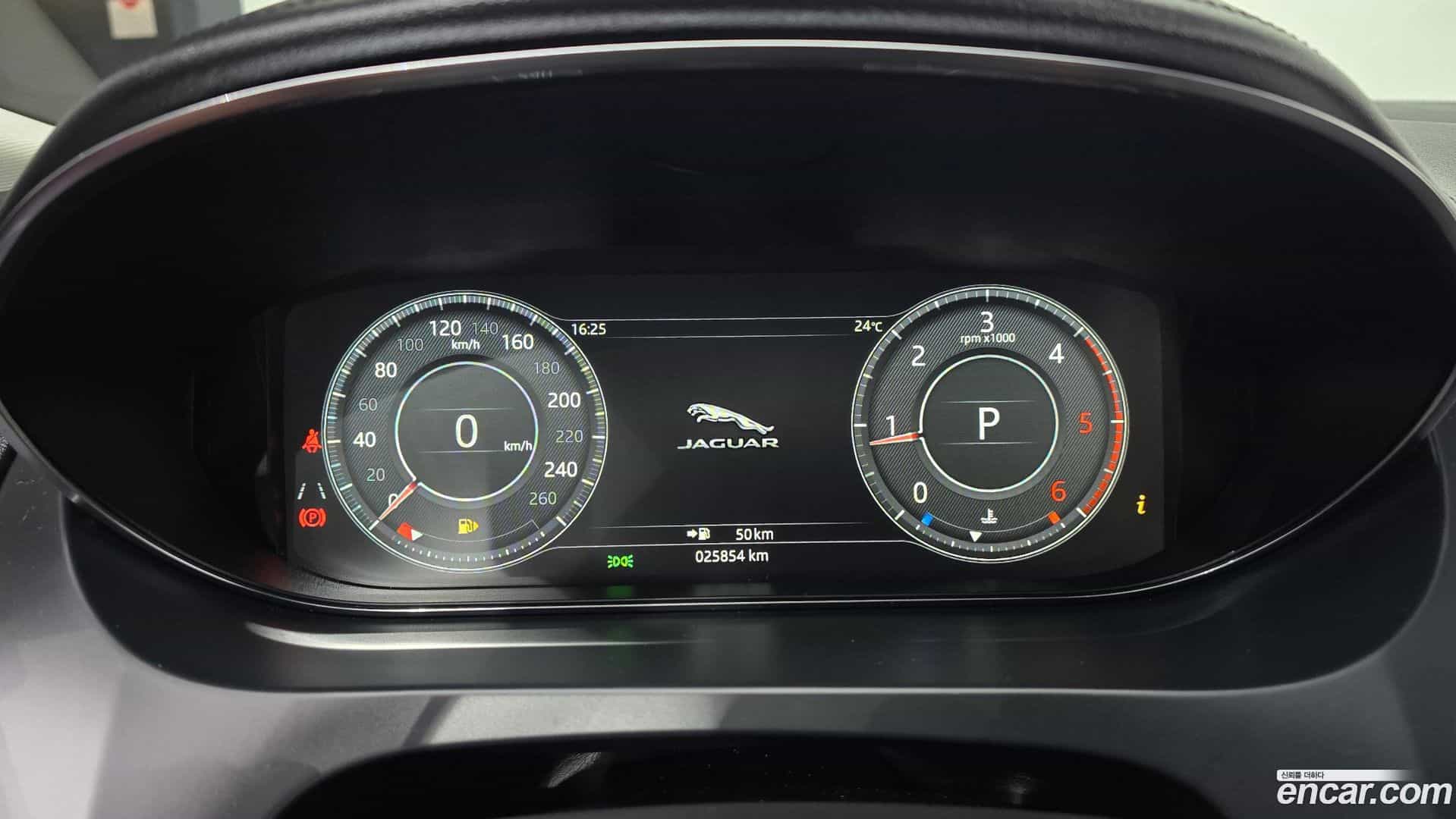 E-PACE Jaguar 2019.11-INNER-008