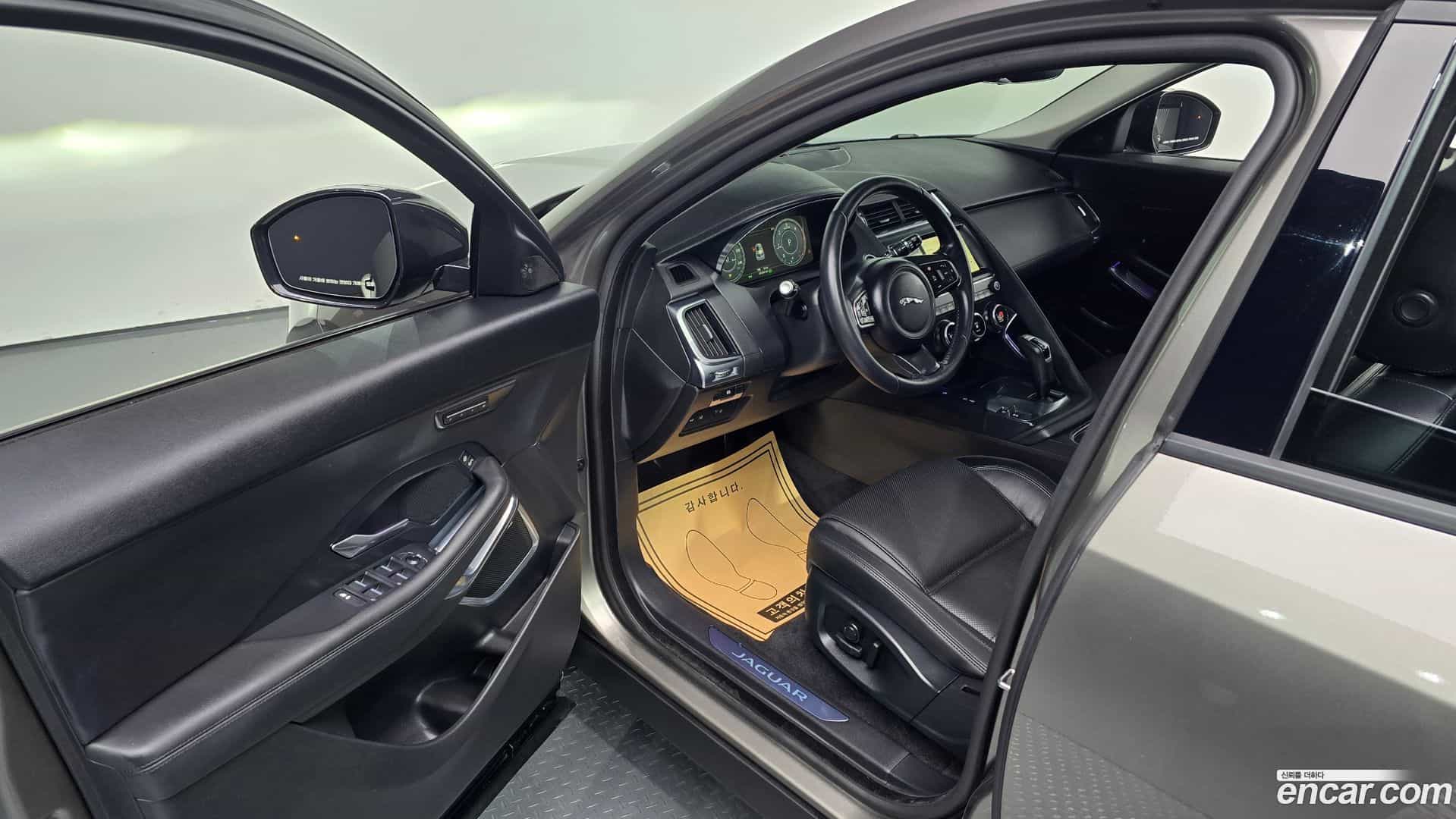 E-PACE Jaguar 2019.11-OPTION-015