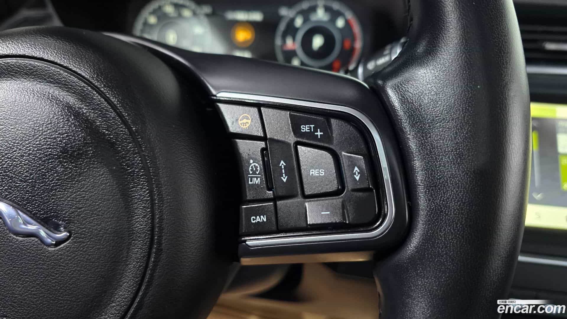 E-PACE Jaguar 2019.11-OPTION-021