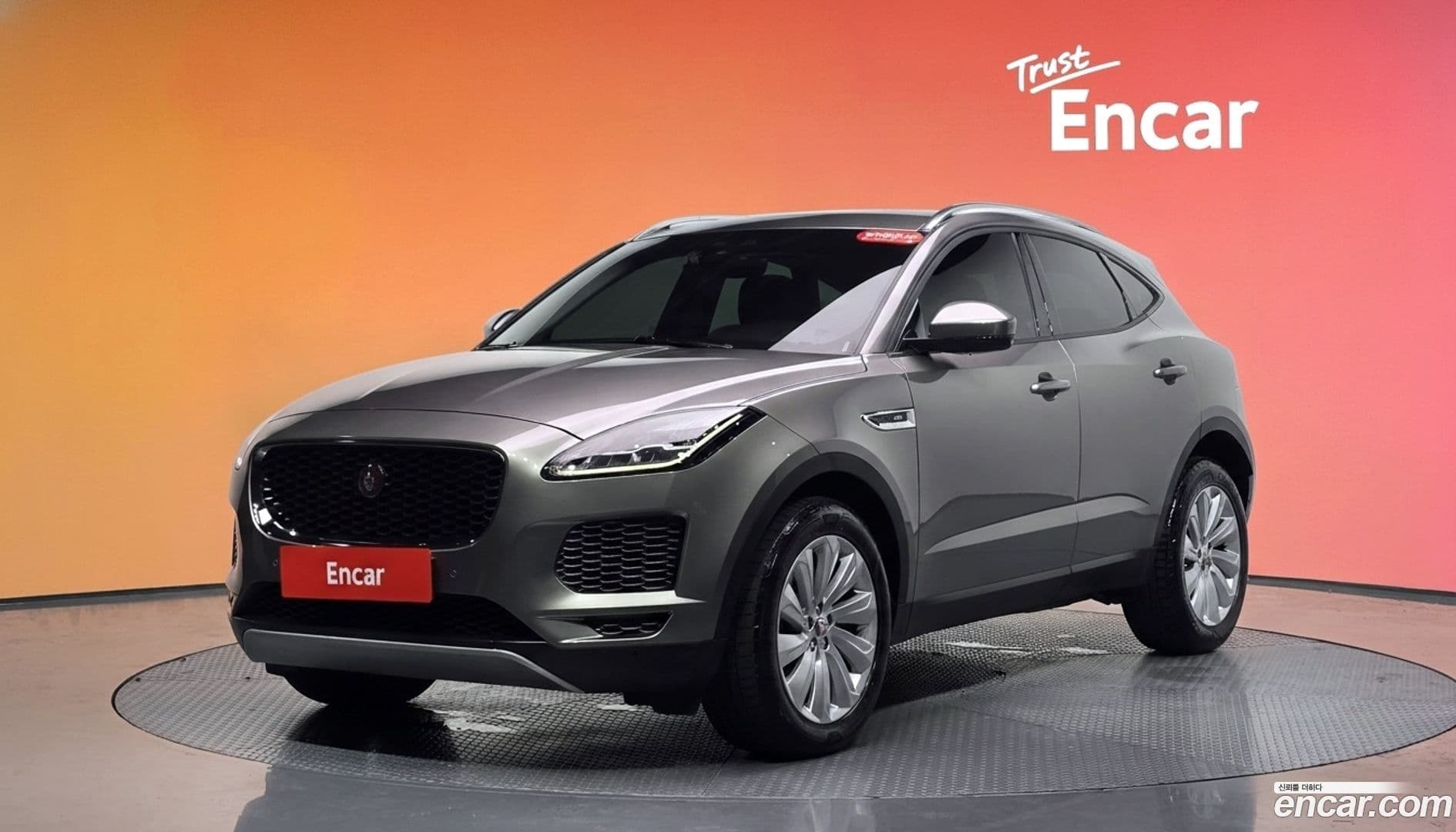 Main__Slider__Photo:E-PACE Jaguar 2019.11-0