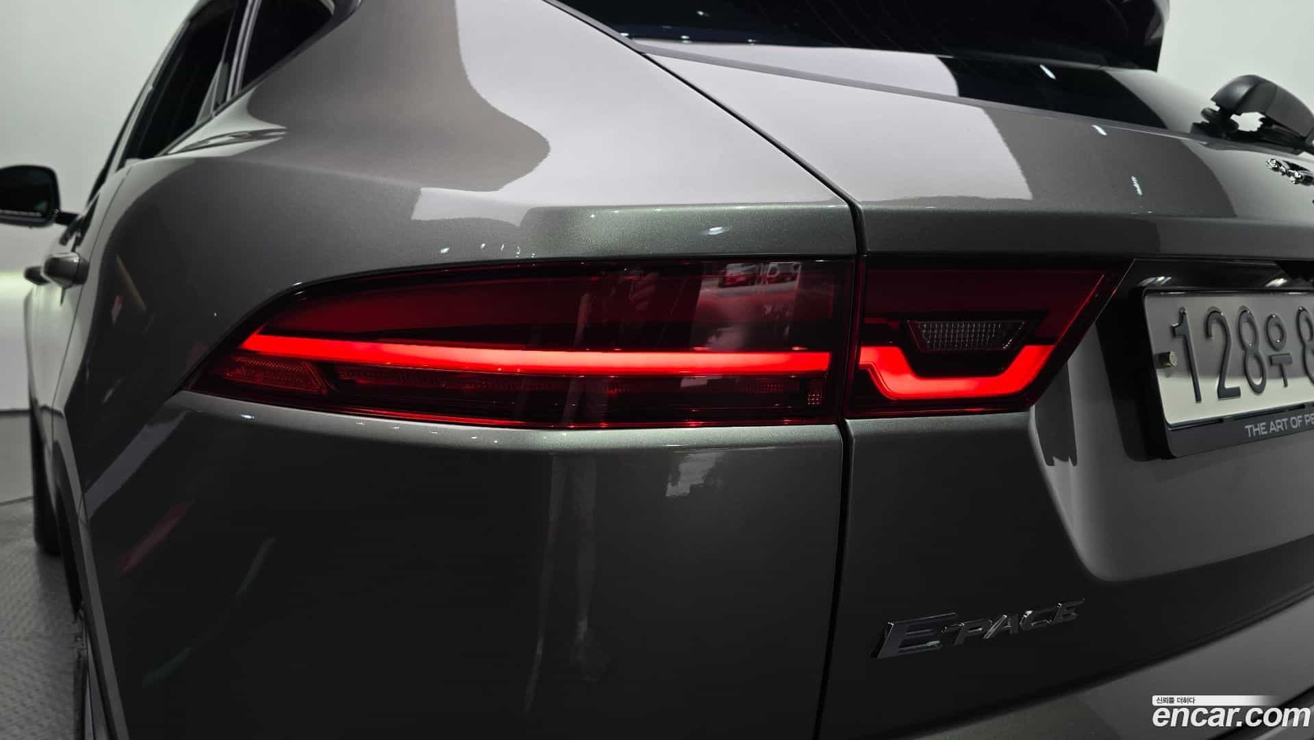 E-PACE Jaguar 2019.11-OUTER-033