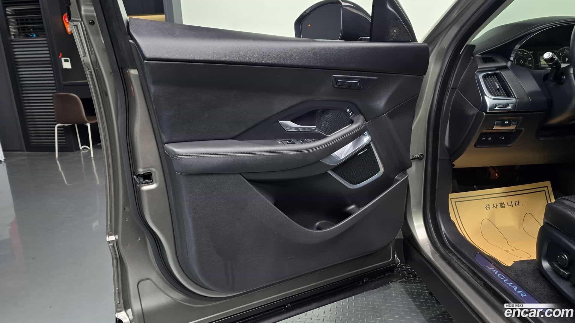 E-PACE Jaguar 2019.11-INNER-034