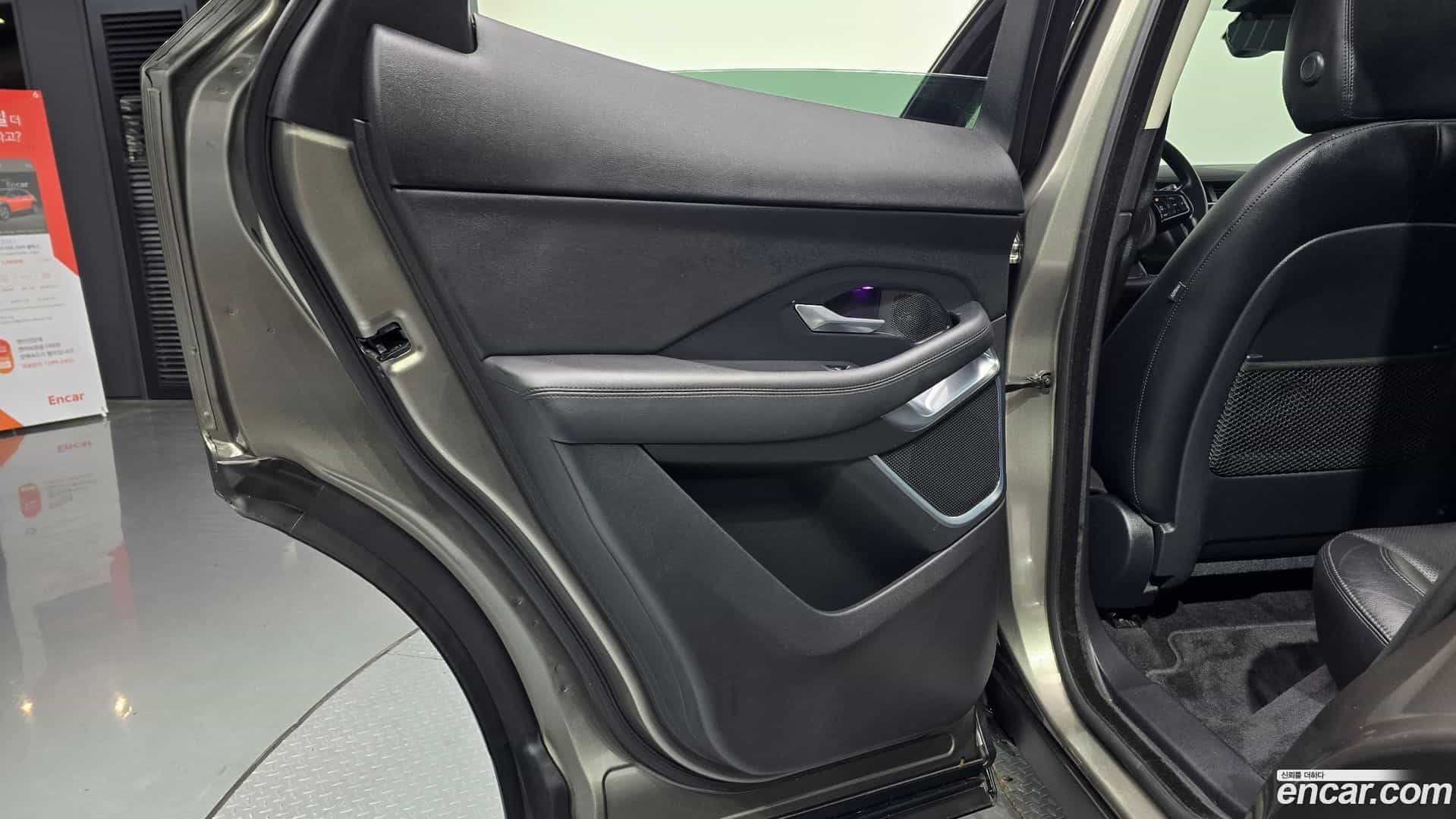 E-PACE Jaguar 2019.11-INNER-035