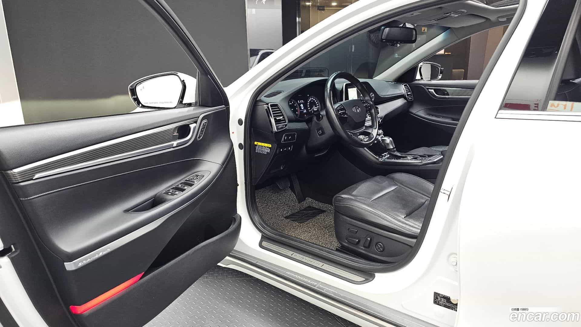 Grandeur Hyundai 2017.9-INNER-010