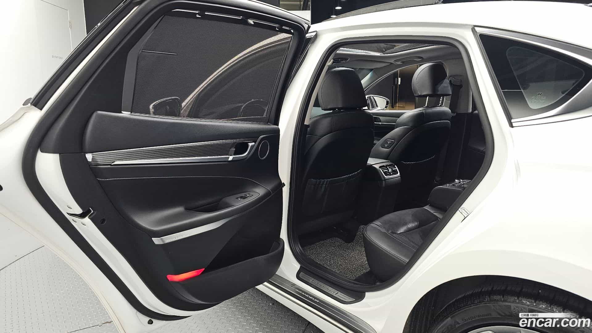 Grandeur Hyundai 2017.9-OPTION-016