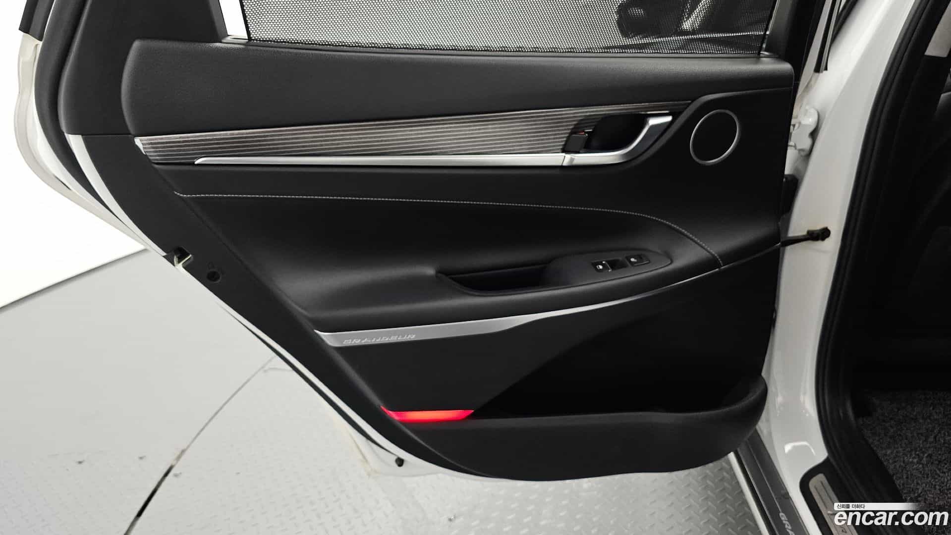 Grandeur Hyundai 2017.9-INNER-035