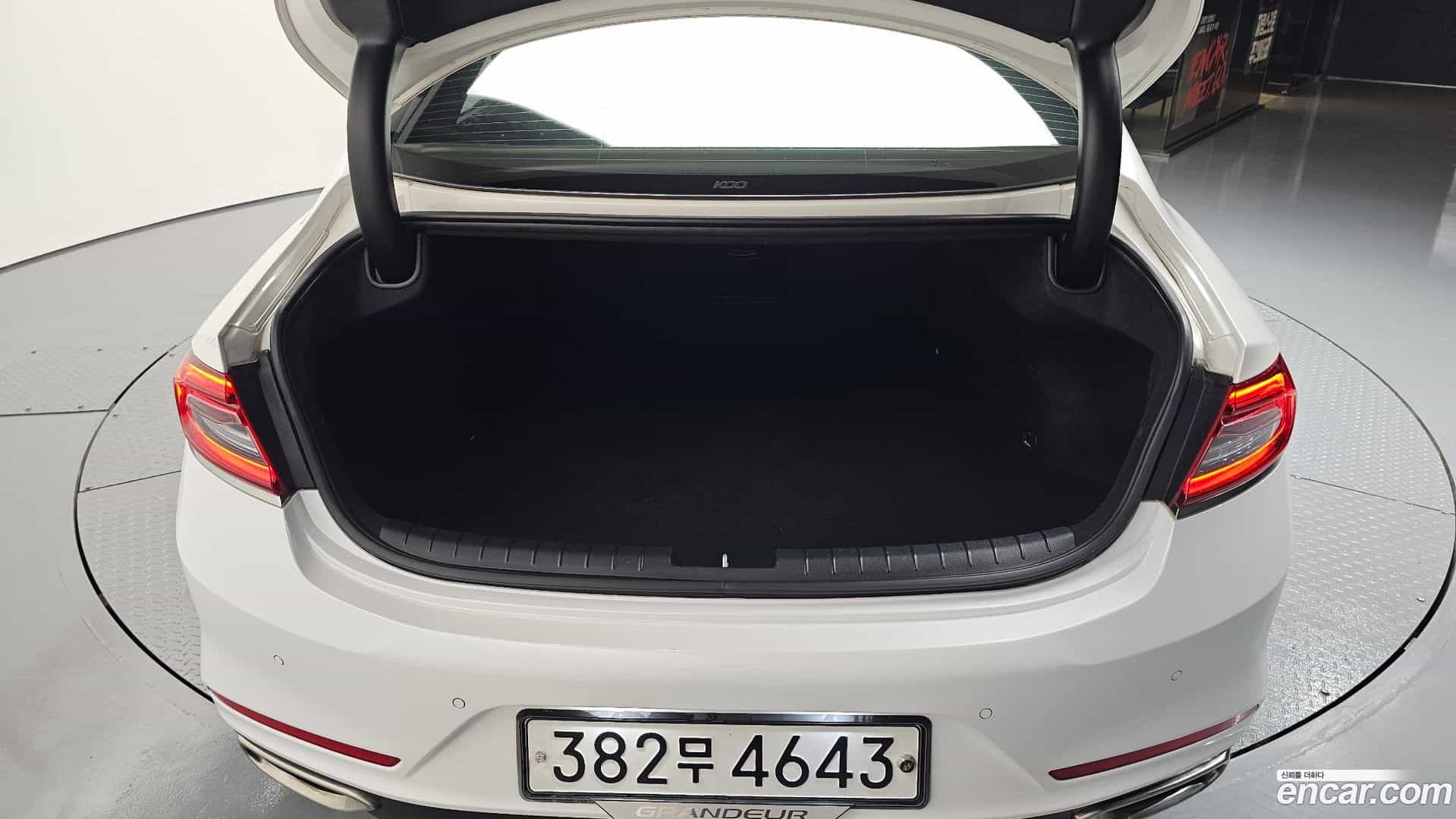 Grandeur Hyundai 2017.9-OPTION-043