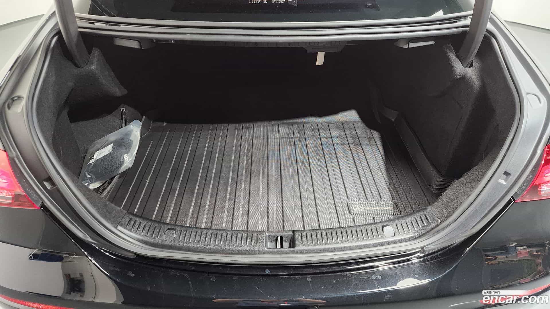 E-Class Mercedes-Benz 2022.2-OPTION-022