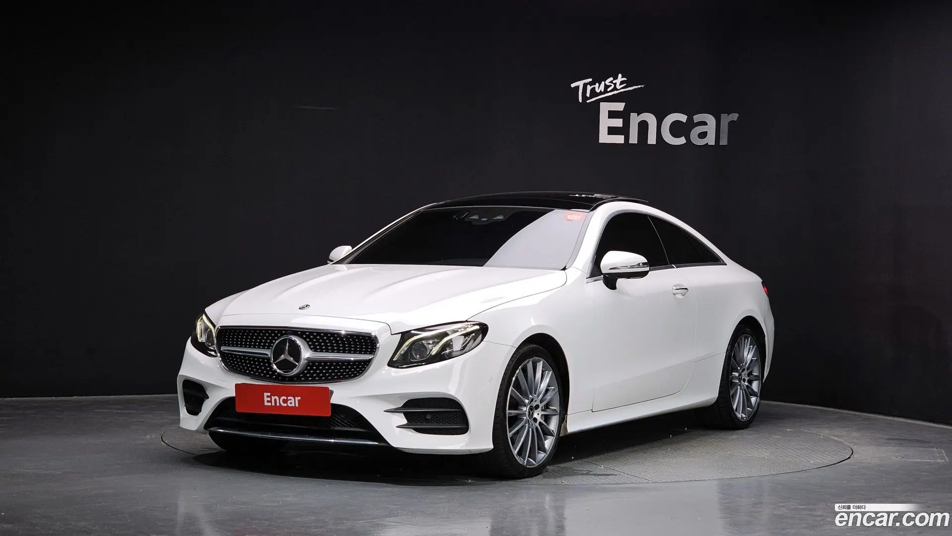 Main__Slider__Photo:E-Class Mercedes-Benz 2018.3-0