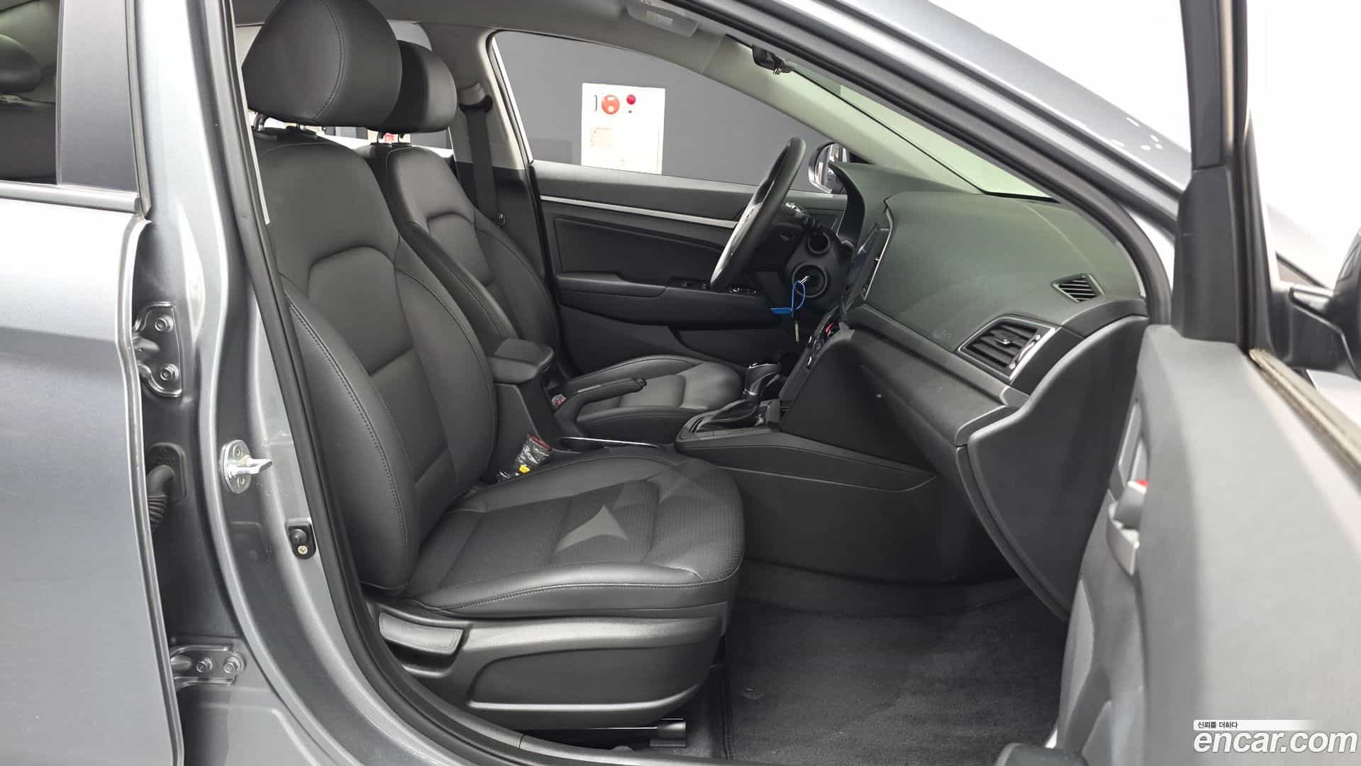 AVANTE Hyundai 2017.9-OPTION-015