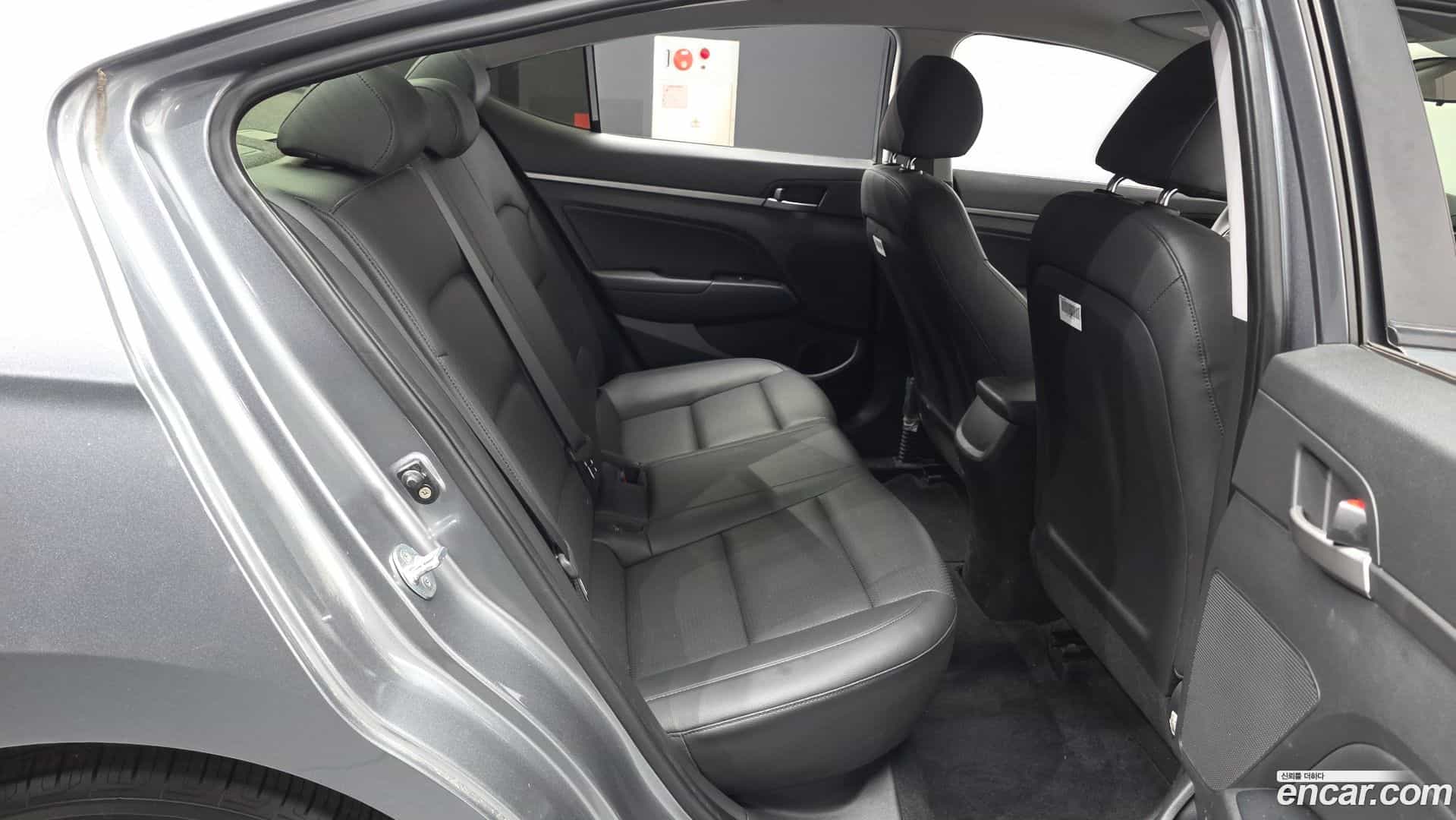 AVANTE Hyundai 2017.9-OPTION-016