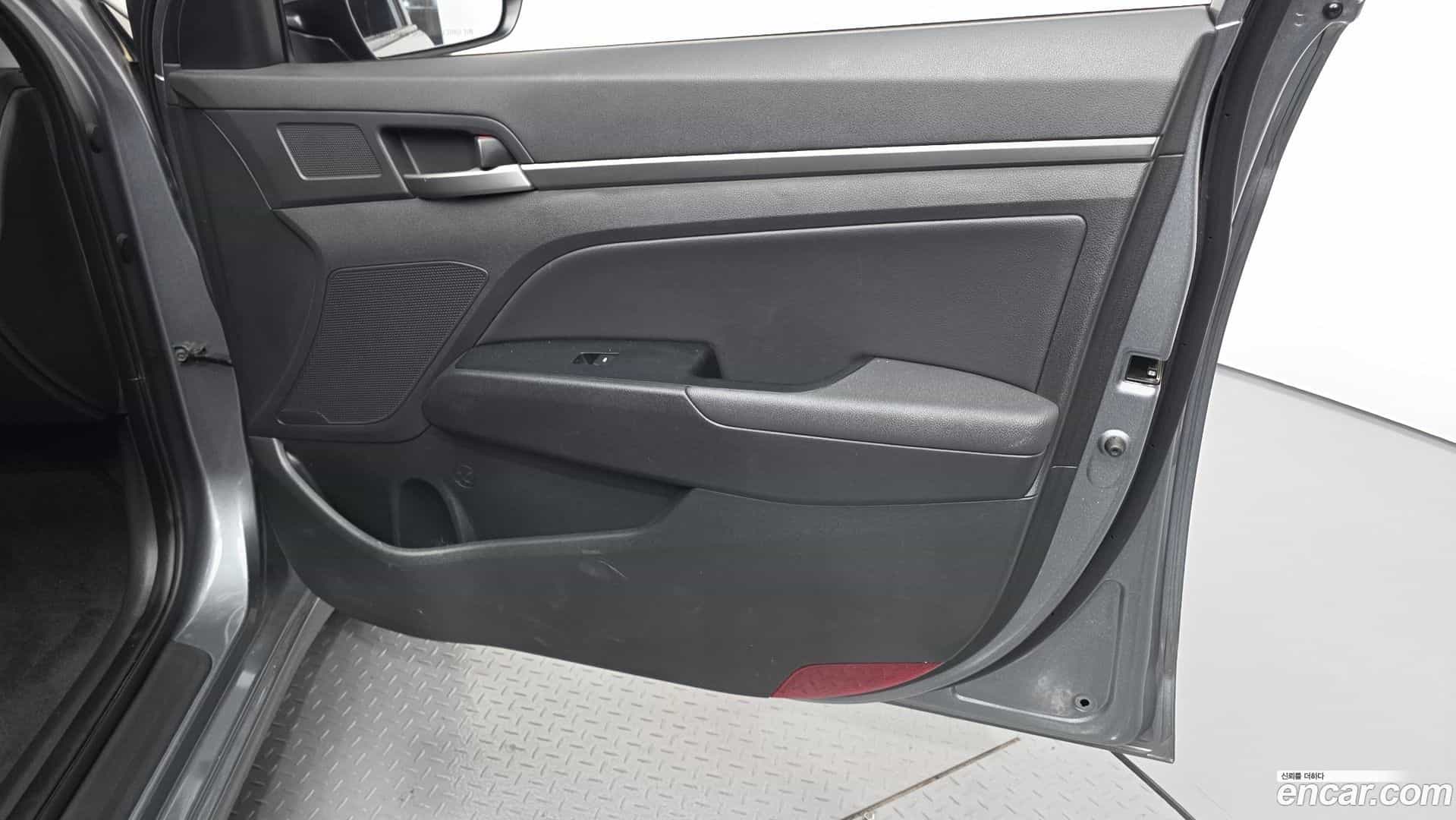 AVANTE Hyundai 2017.9-INNER-034