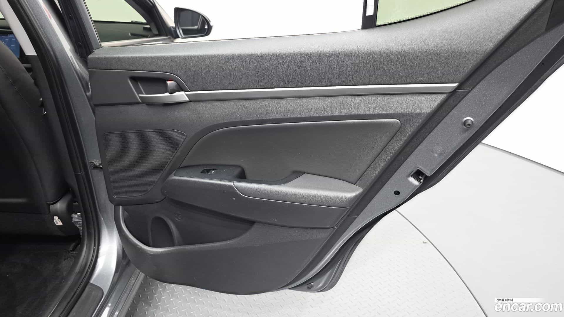 AVANTE Hyundai 2017.9-INNER-035