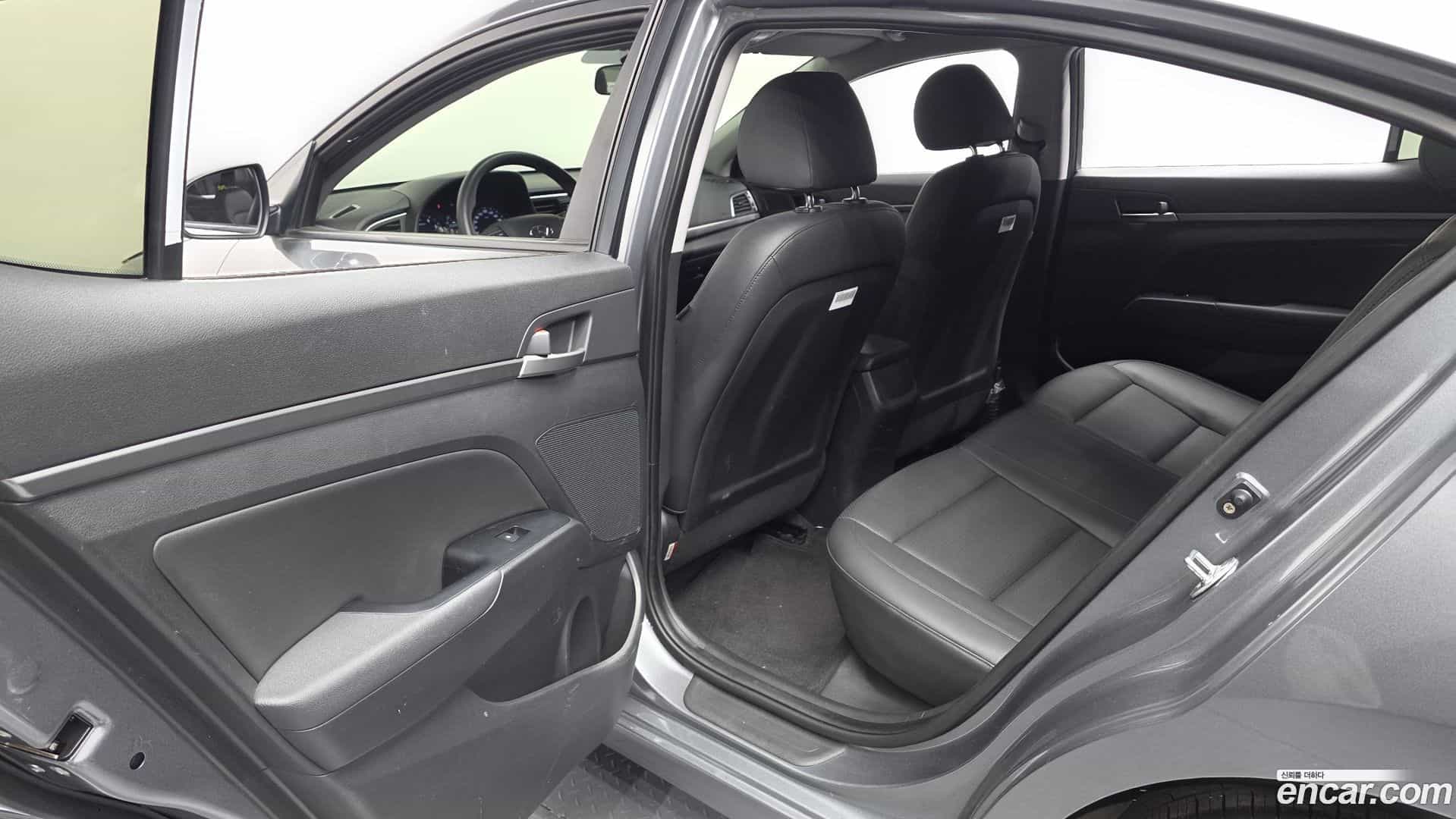 AVANTE Hyundai 2017.9-INNER-036